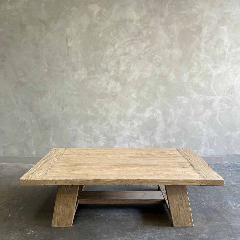 https://a.1stdibscdn.com/reclaimed-elm-wood-coffee-table-for-sale-picture-5/f_18223/f_492966321773945290688/mobilejpegupload_D47275FBCE4343BE8BE32405D3DCAE8E_master.jpg