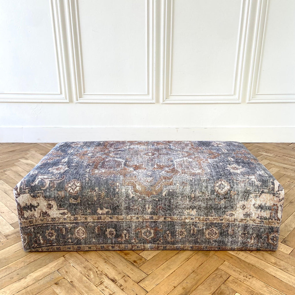 https://a.1stdibscdn.com/custom-made-cube-ottoman-in-vintage-turkish-rug-style-for-sale-picture-5/f_18223/1647470843689/mobilejpegupload_D8132F67AF374048AB38B7C0CA08799E_master.jpg