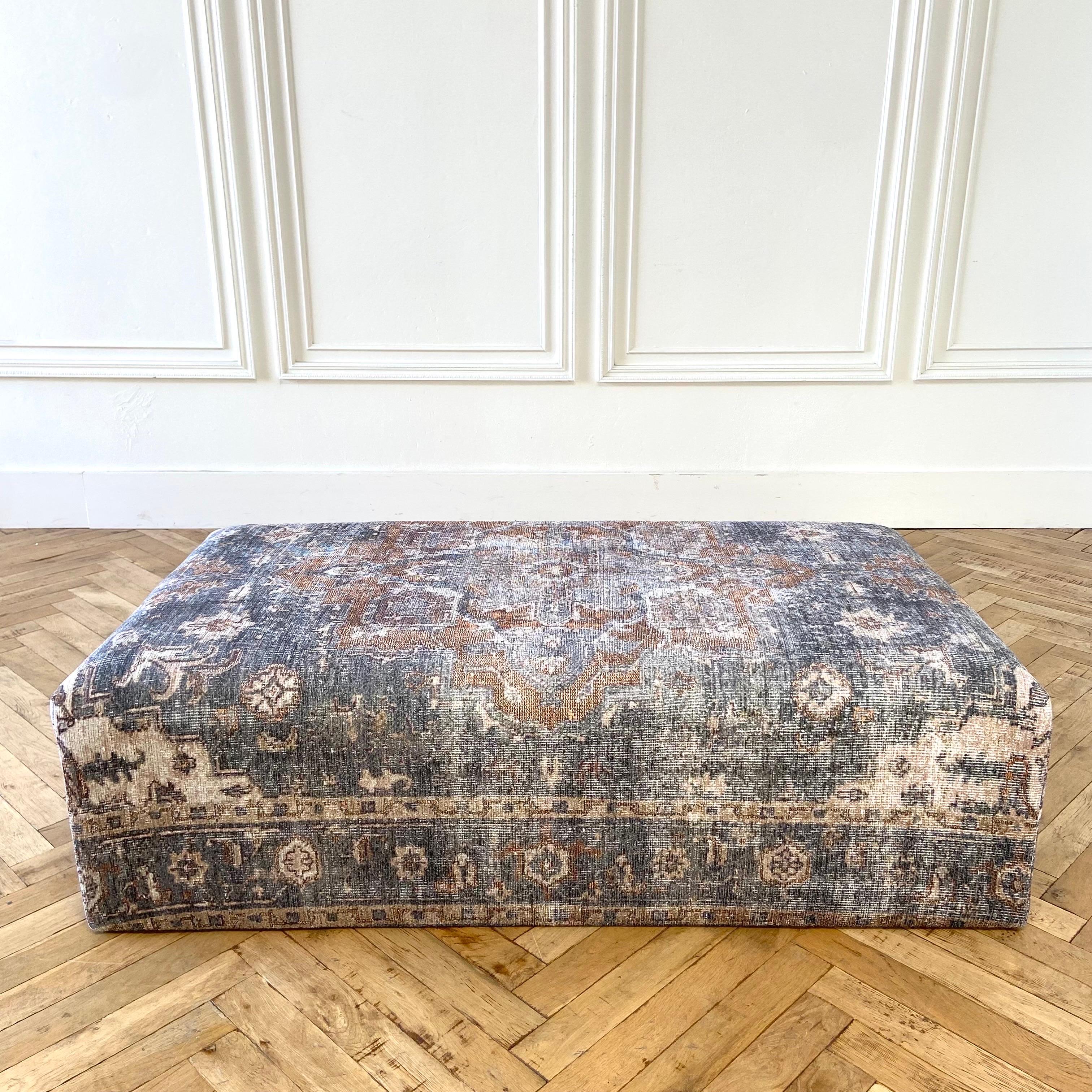 https://a.1stdibscdn.com/custom-made-cube-ottoman-in-vintage-turkish-rug-style-for-sale-picture-5/f_18223/1647470843689/mobilejpegupload_D8132F67AF374048AB38B7C0CA08799E_master.jpg
