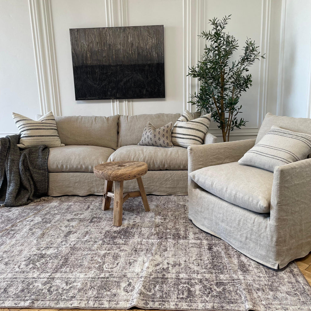 https://a.1stdibscdn.com/new-custom-stone-washed-irish-linen-slip-covered-sofa-with-down-alt-cushions-for-sale-picture-14/f_18223/1669674813310/mobilejpegupload_D914AC2524464070A385A7AD6FD813FB_master.jpg