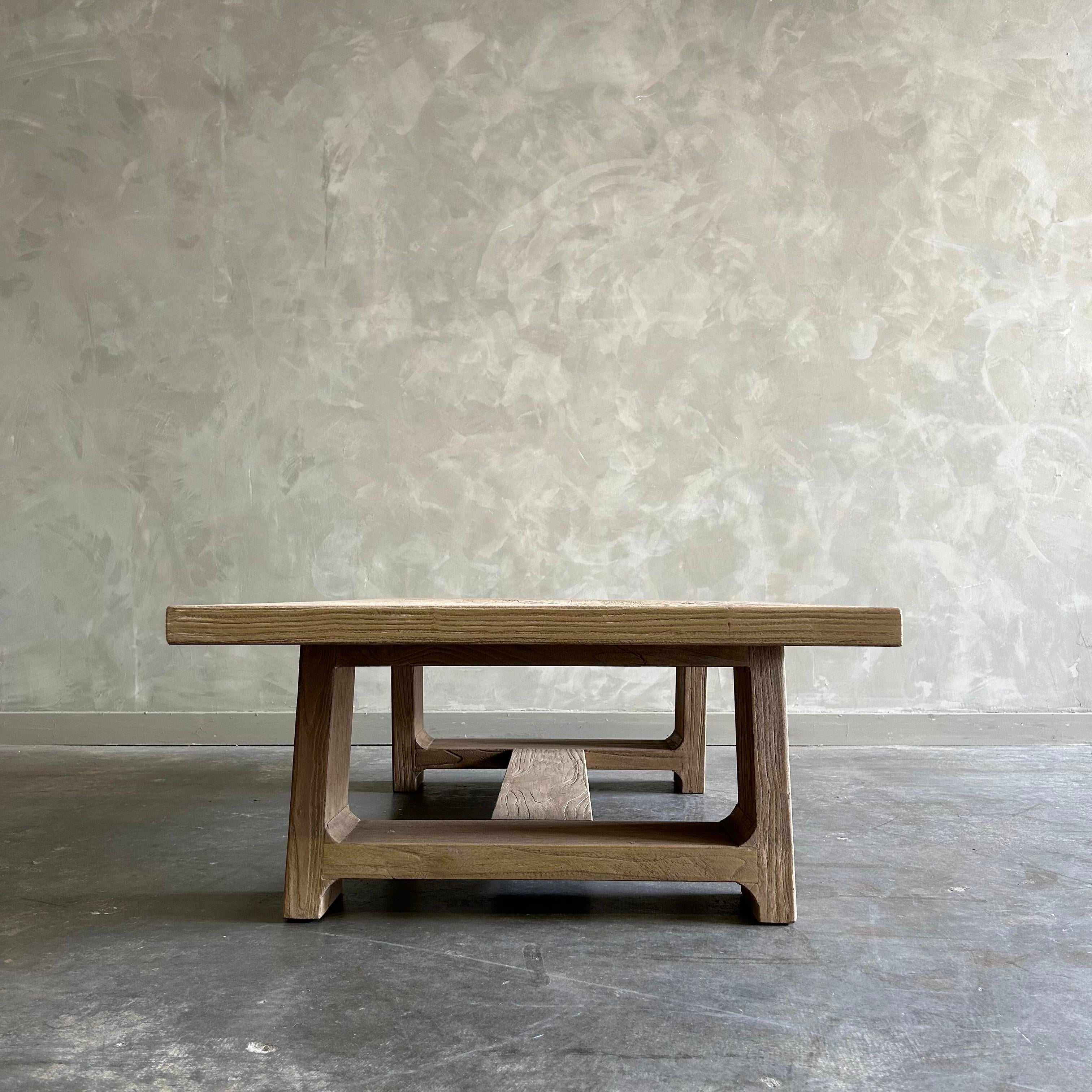 https://a.1stdibscdn.com/reclaimed-elm-wood-coffee-table-for-sale-picture-3/f_18223/f_492966321773945289363/mobilejpegupload_D9D7B12AA6C34FB7AED29F6A226979C6_master.jpg