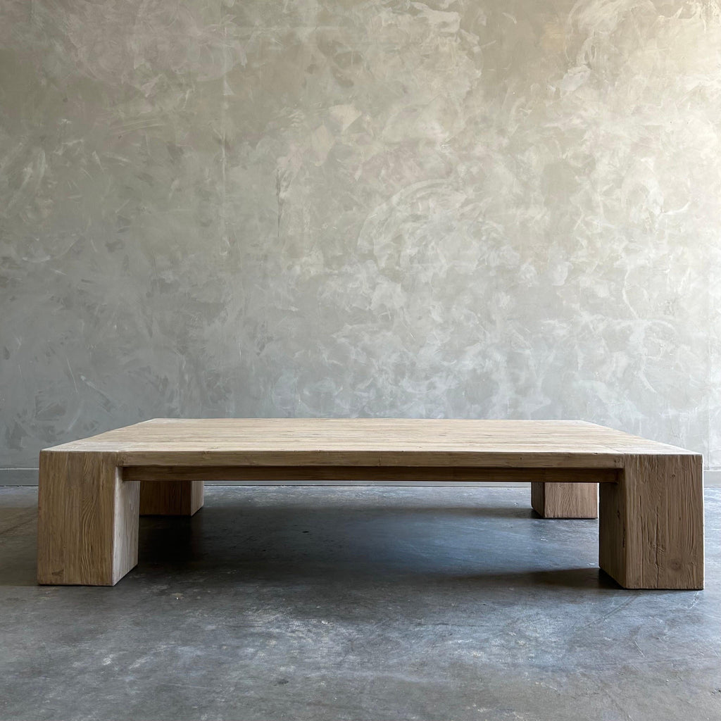 https://a.1stdibscdn.com/custom-x-large-elm-wood-beam-coffee-table-in-natural-for-sale-picture-5/f_18223/f_451464121747955034888/mobilejpegupload_DB7D981FCFA44757985751DB56A92F08_master.jpg