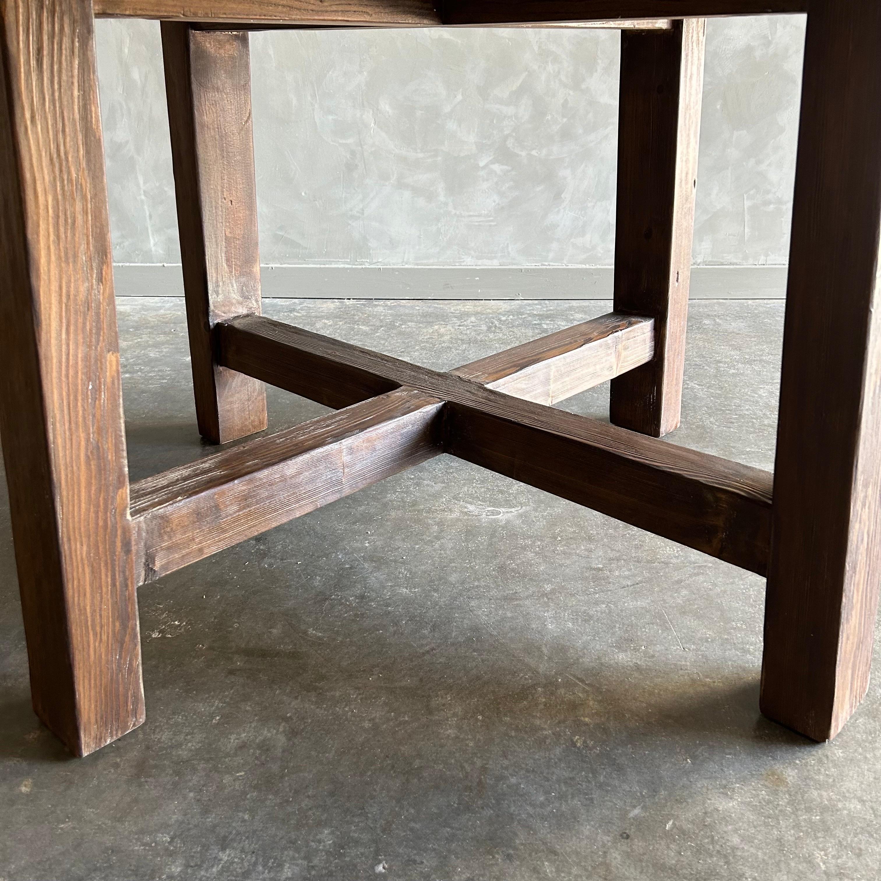 https://a.1stdibscdn.com/custom-made-reclaimed-elm-wood-round-dining-table-60-for-sale-picture-3/f_18223/f_408801521722522679858/mobilejpegupload_DCFB140297AB4F389FE8EF4CC0E41B11_master.jpg
