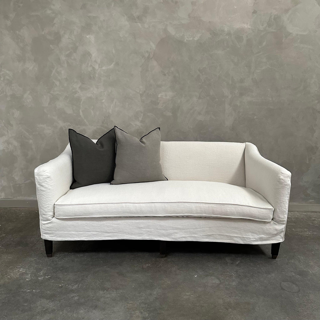 https://a.1stdibscdn.com/custom-upholstered-or-slip-covered-sofa-in-heavy-stone-washed-belgian-linen-for-sale-picture-4/f_18223/1697577849765/mobilejpegupload_DD83E4830F554A1DB7594823290E777A_master.jpg