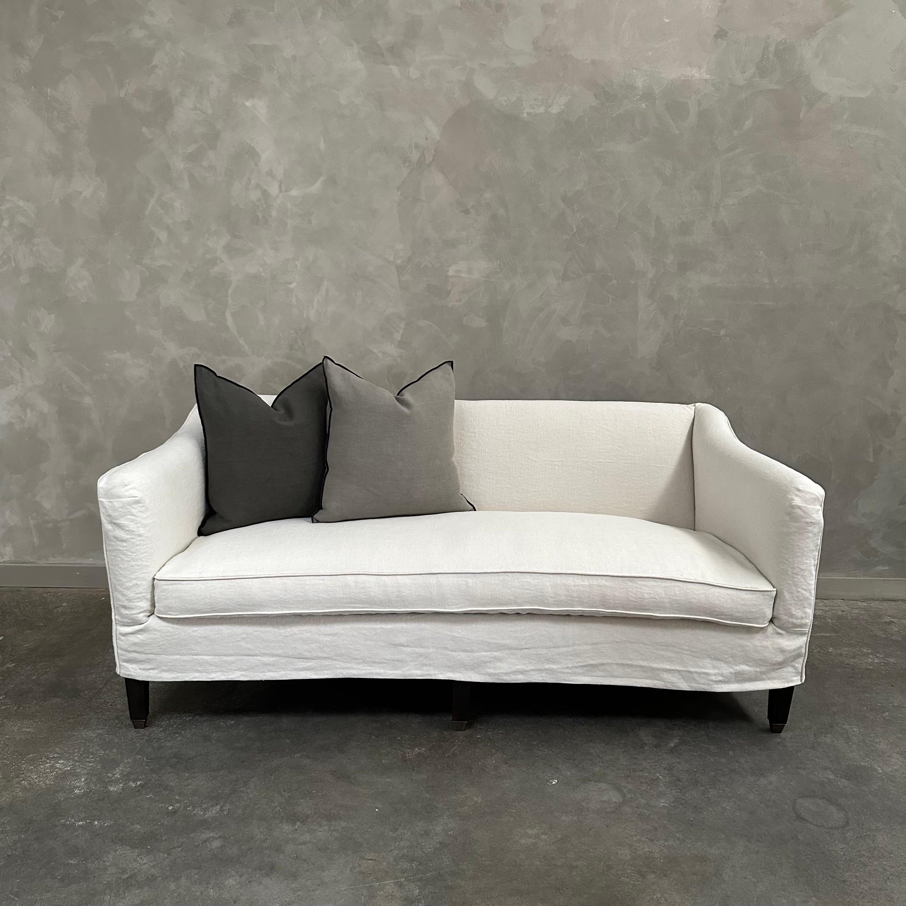 https://a.1stdibscdn.com/custom-upholstered-or-slip-covered-sofa-in-heavy-stone-washed-belgian-linen-for-sale-picture-4/f_18223/1697577849765/mobilejpegupload_DD83E4830F554A1DB7594823290E777A_master.jpg