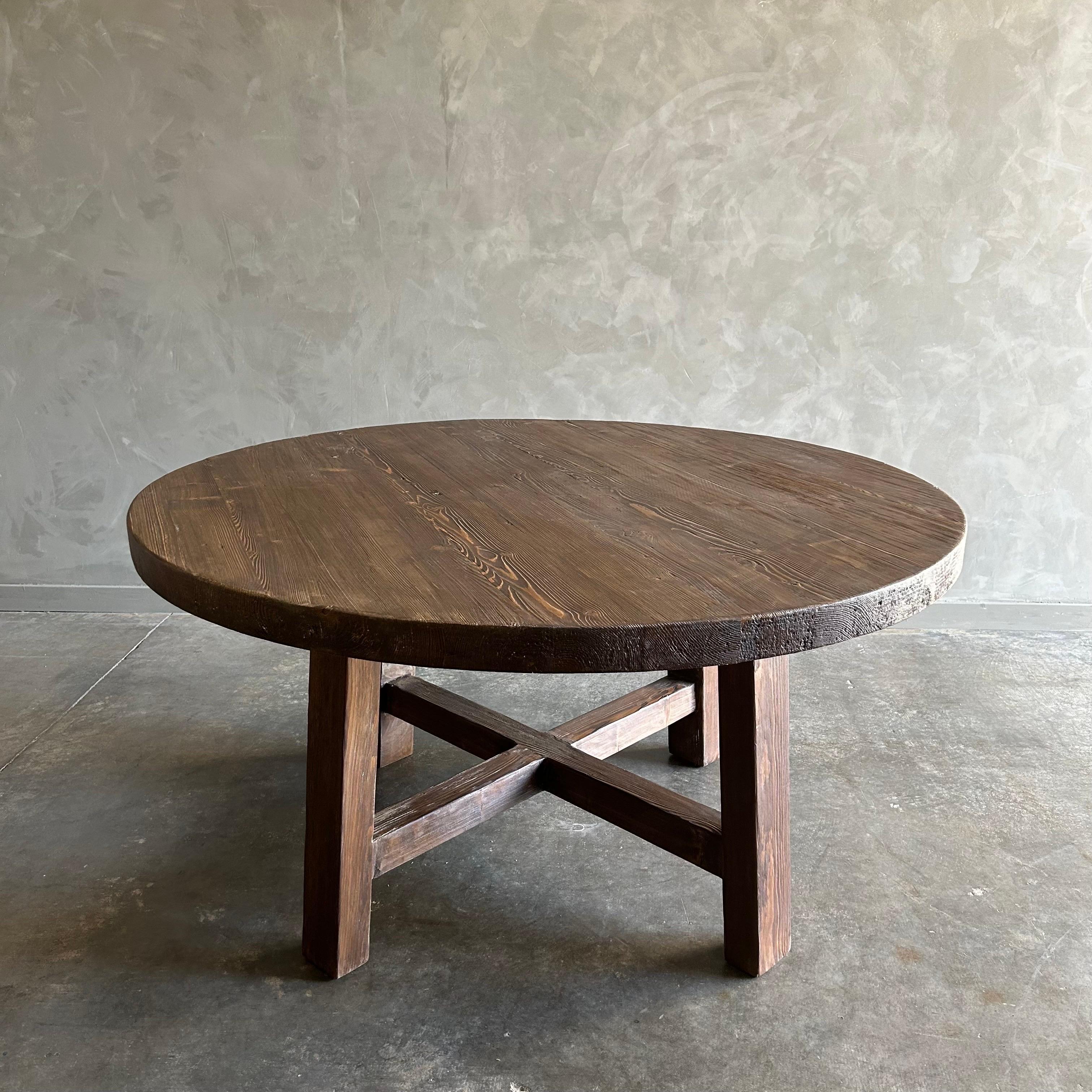 https://a.1stdibscdn.com/custom-made-reclaimed-elm-wood-round-dining-table-60-for-sale-picture-2/f_18223/f_408801521722522678191/mobilejpegupload_E0296704047549969A57FE1F45228B11_master.jpg