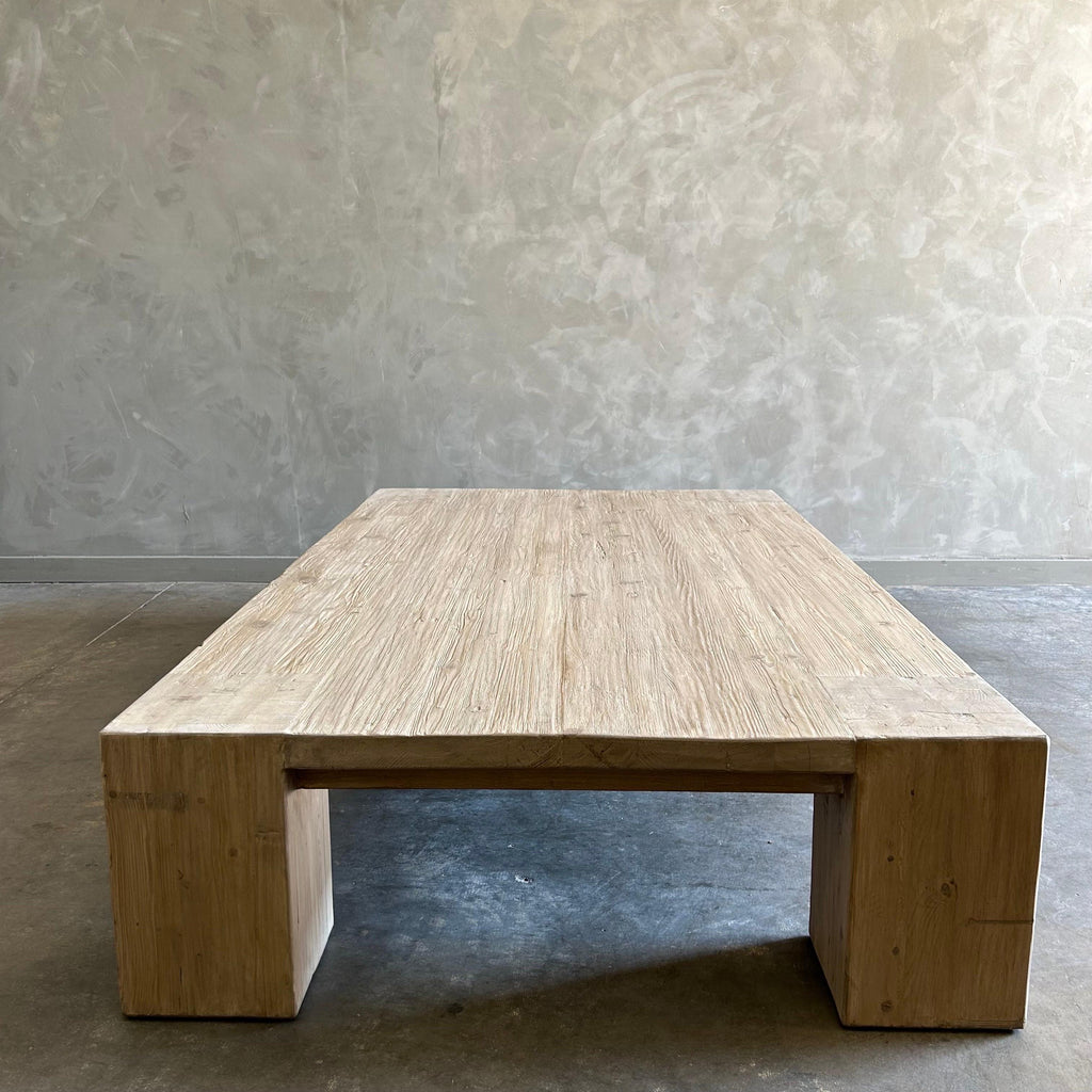 https://a.1stdibscdn.com/custom-x-large-elm-wood-beam-coffee-table-in-natural-for-sale-picture-15/f_18223/f_451464121747955041487/mobilejpegupload_E77DD11A66EC4679AA3E2E3EF61707DC_master.jpg