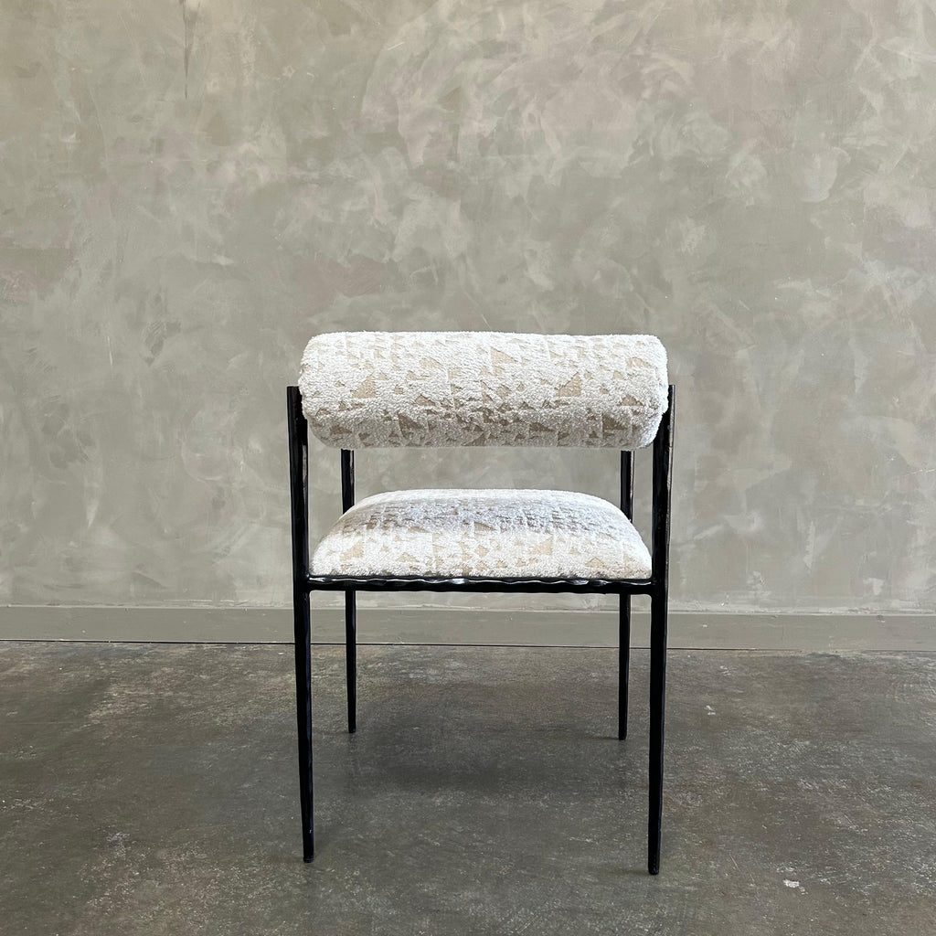 https://a.1stdibscdn.com/upholstered-metal-accent-chair-for-sale-picture-3/f_18223/1713396514833/mobilejpegupload_E79BA162B6B74E2BAB66C4C504FF0C1E_master.jpg