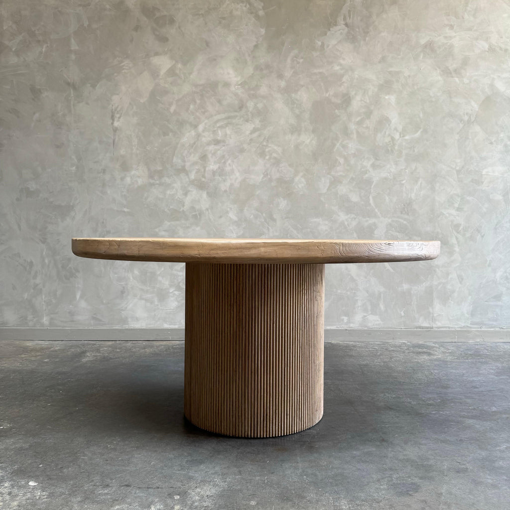 https://a.1stdibscdn.com/round-elm-wood-reeded-dining-table-60-for-sale-picture-5/f_18223/f_467269121758314255119/mobilejpegupload_EDB098963E9640A29EEB9C3CB9CB27C3_master.jpg