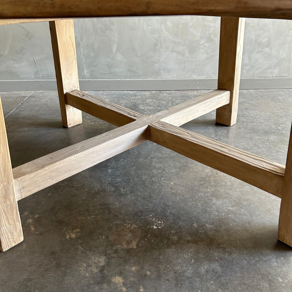 https://a.1stdibscdn.com/reclaimed-wood-dining-table-in-natural-wood-finish-72-for-sale-picture-4/f_18223/f_481700421767393412378/mobilejpegupload_EE09620D07EC4055A480E6A5E1C071DA_master.jpg