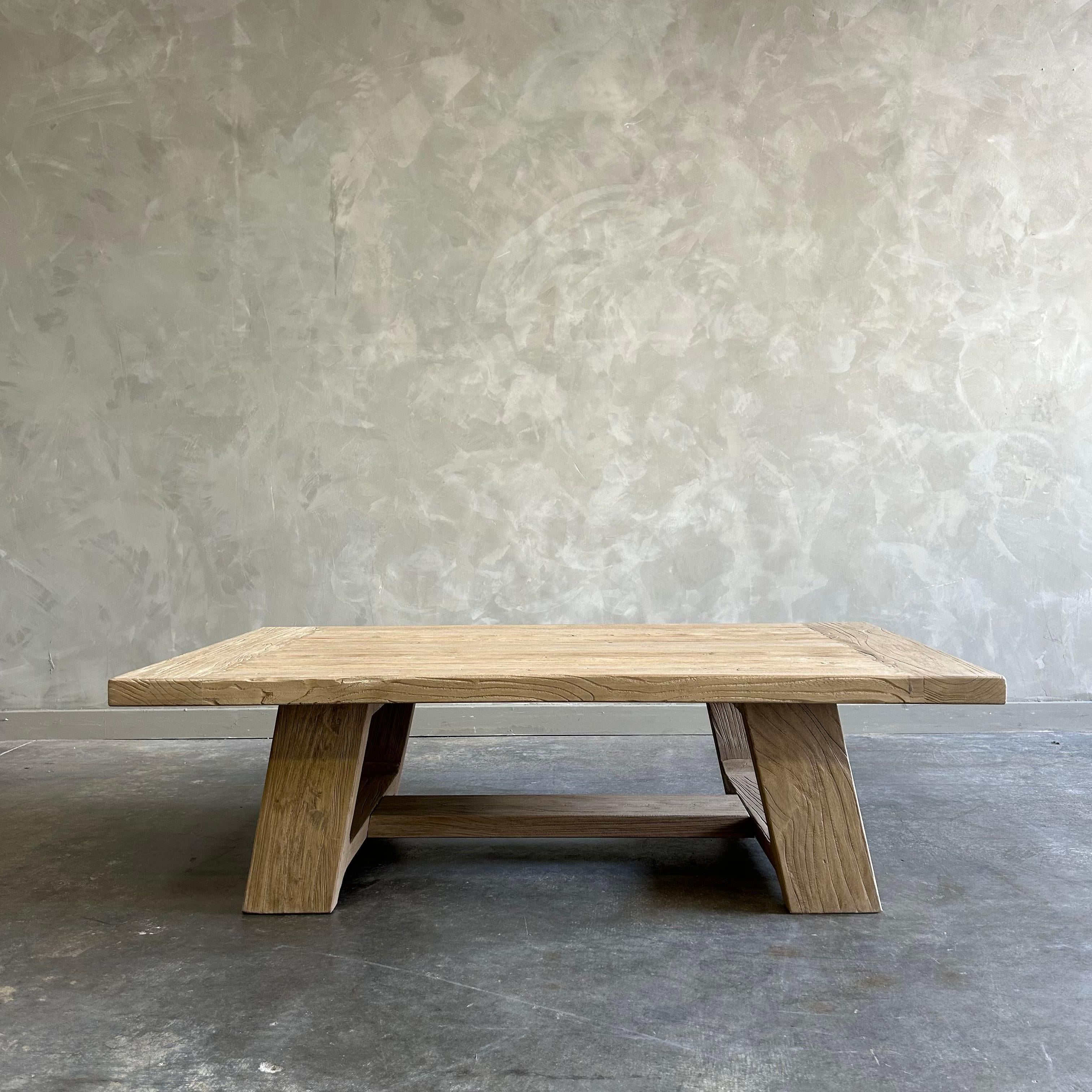 https://a.1stdibscdn.com/reclaimed-elm-wood-coffee-table-for-sale-picture-4/f_18223/f_492966321773945289972/mobilejpegupload_F3C47D5228D54AD0800CADC837501AF4_master.jpg