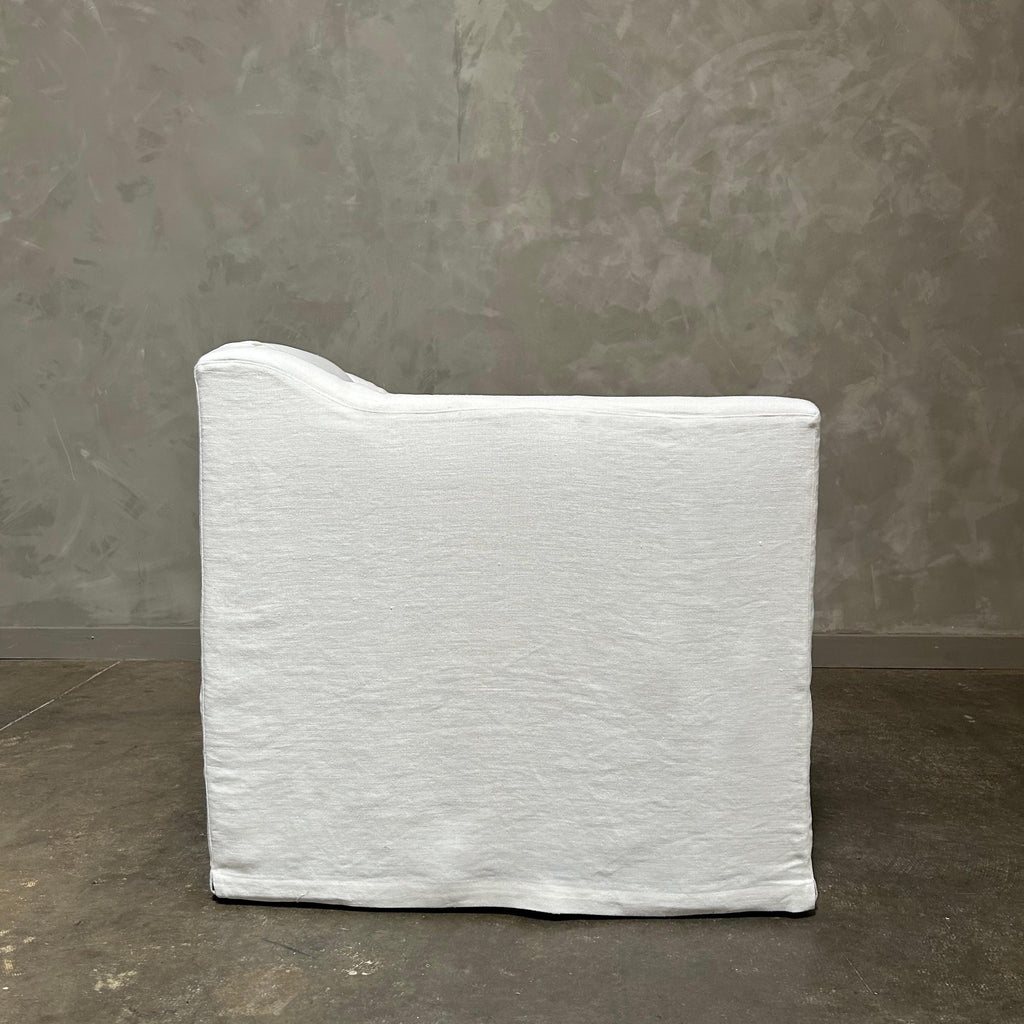 https://a.1stdibscdn.com/slip-cover-swivel-chair-upholstered-in-white-belgian-linen-for-sale-picture-5/f_18223/1711719963688/mobilejpegupload_F8BDADF781994A1DBCBD110C39FC6AD3_master.jpg