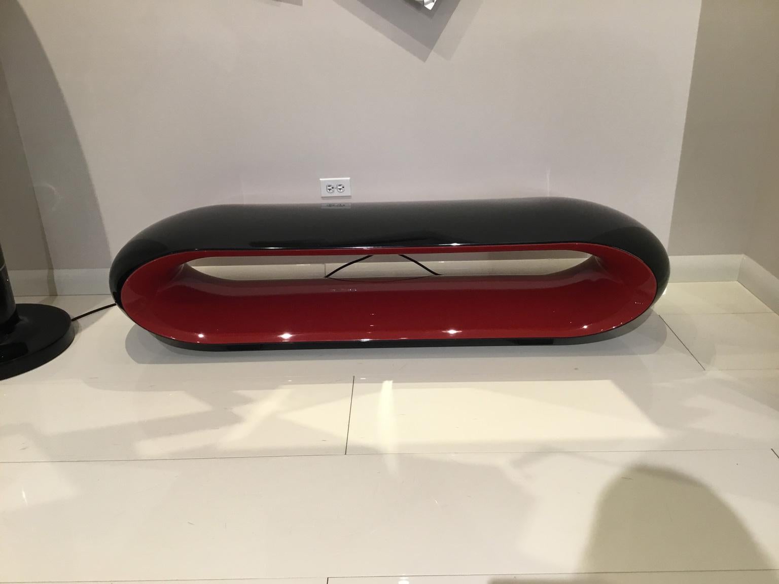 https://a.1stdibscdn.com/indoor-outdoor-black-red-glossy-lacquered-bench-by-christophe-pillet-for-sale-picture-3/f_37243/f_181289521582837241013/mobili_mobel_loop_3_master.jpg