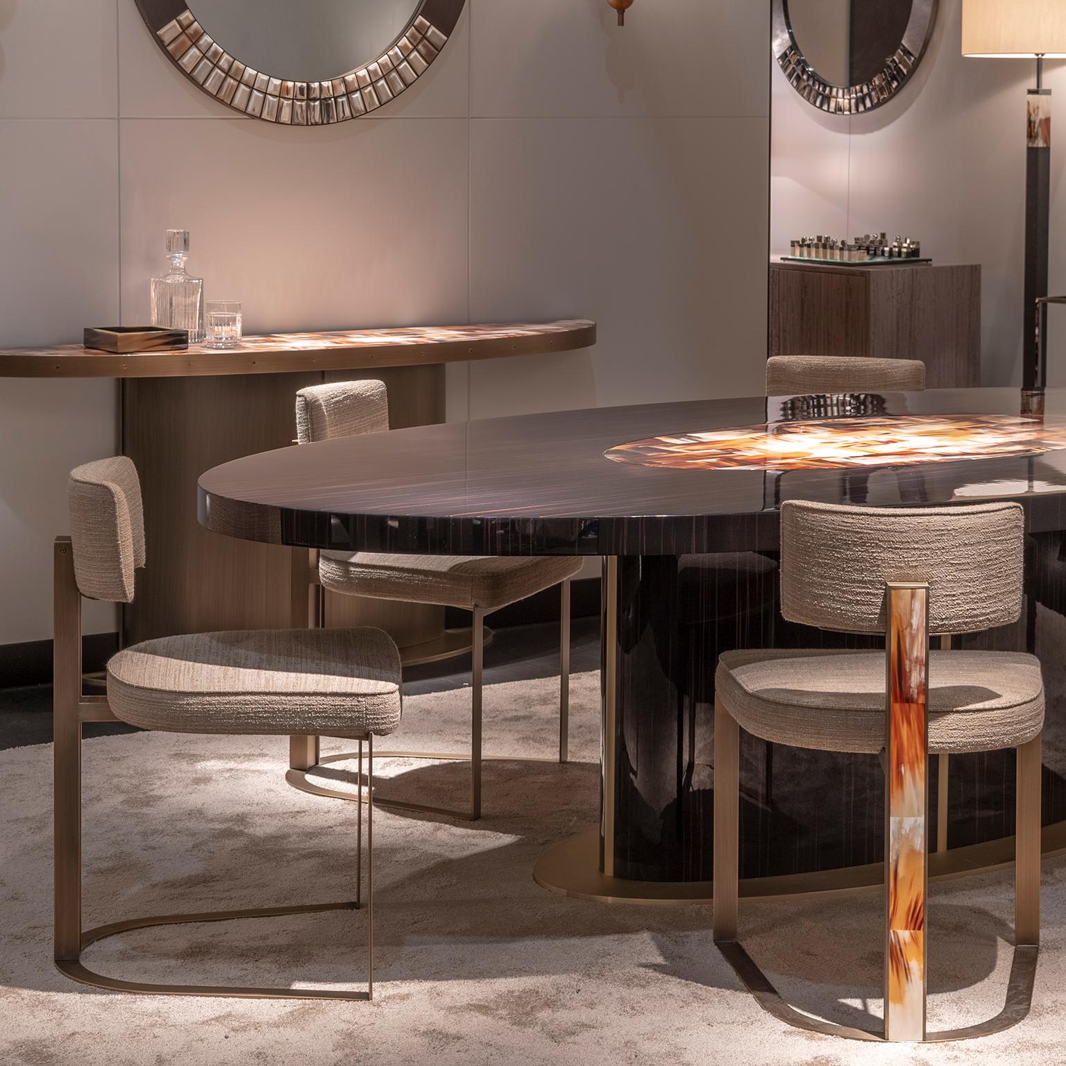 https://a.1stdibscdn.com/nettuno-dining-table-in-glossy-ebony-horn-and-satin-brass-mod-4875-for-sale-picture-3/f_50102/f_169742621578586664109/mod_4875_dt2_master.jpg
