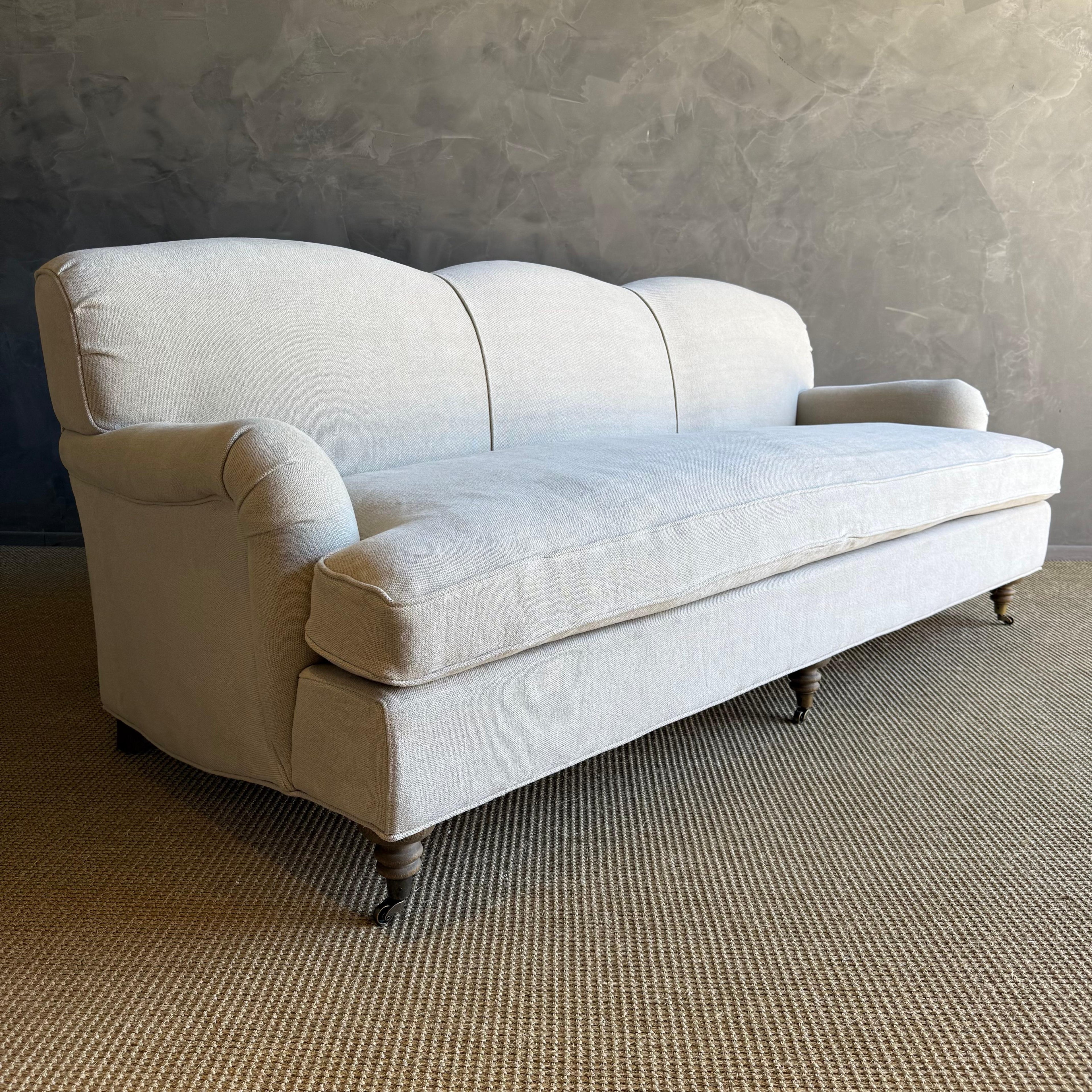 https://a.1stdibscdn.com/modern-english-sofa-in-a-heavy-weight-stone-washed-natural-linen-down-cushion-for-sale-picture-5/f_18223/f_416014621744144822240/modern_engish_sofa7_master.JPG