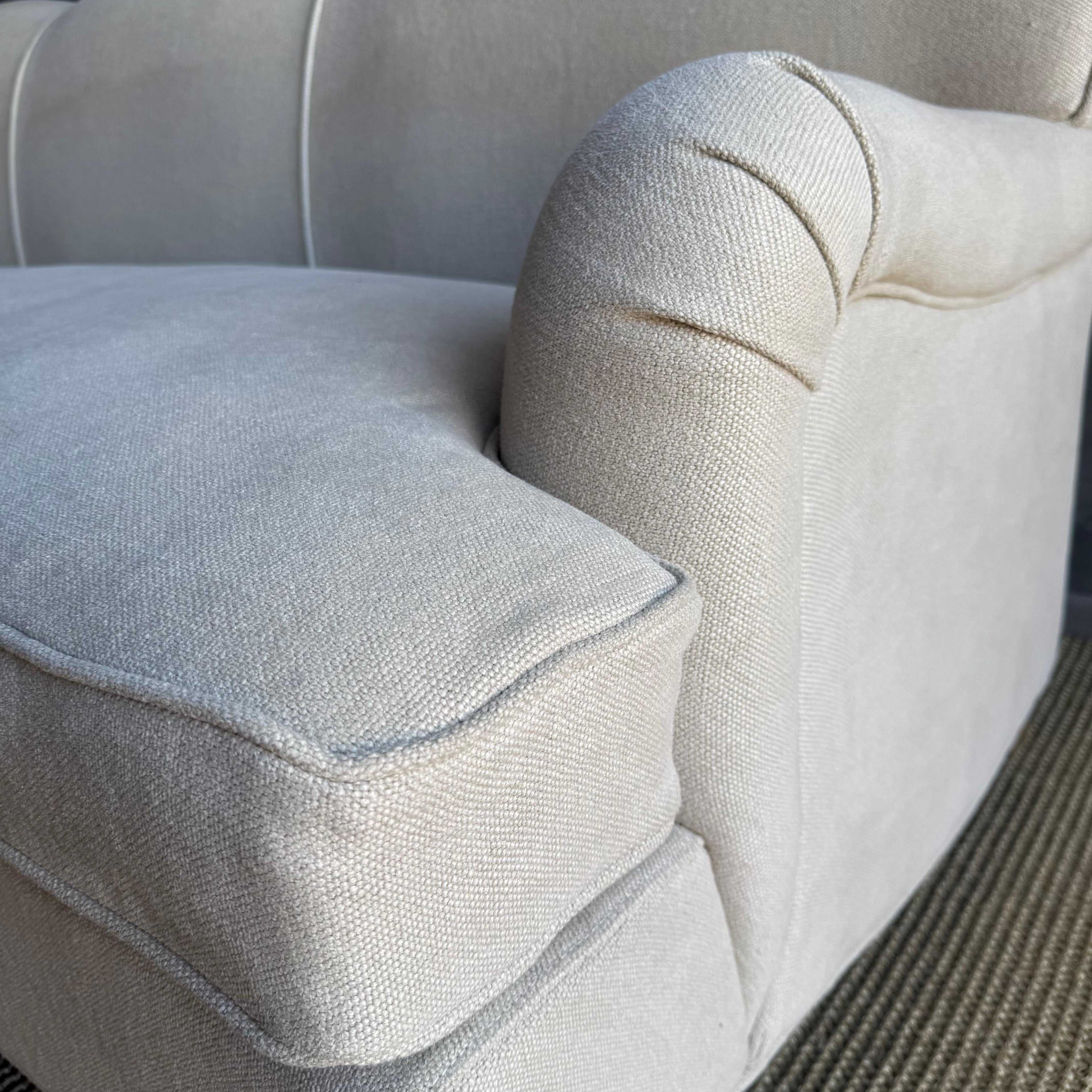https://a.1stdibscdn.com/modern-english-sofa-in-a-heavy-weight-stone-washed-natural-linen-down-cushion-for-sale-picture-8/f_18223/f_416014621744144812006/modern_english_sofa3_master.JPG
