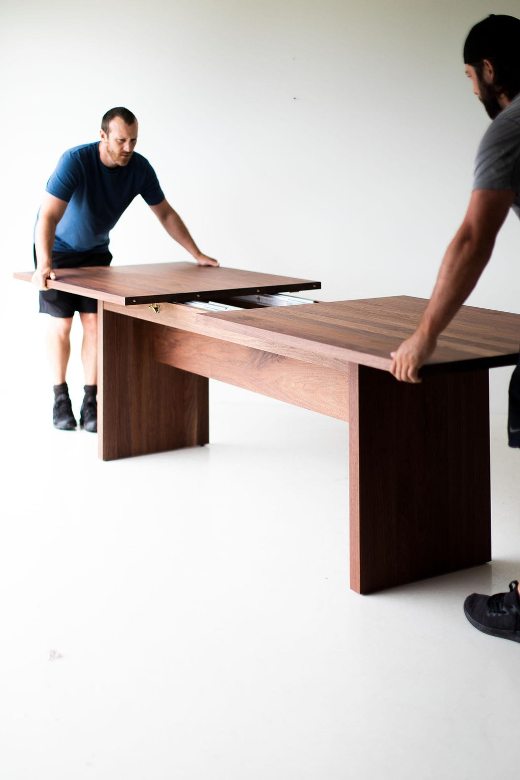 https://a.1stdibscdn.com/modern-extendable-dining-table-for-sale-picture-8/f_9720/1611169140156/modern_extendable_dining_table_08_master.jpg
