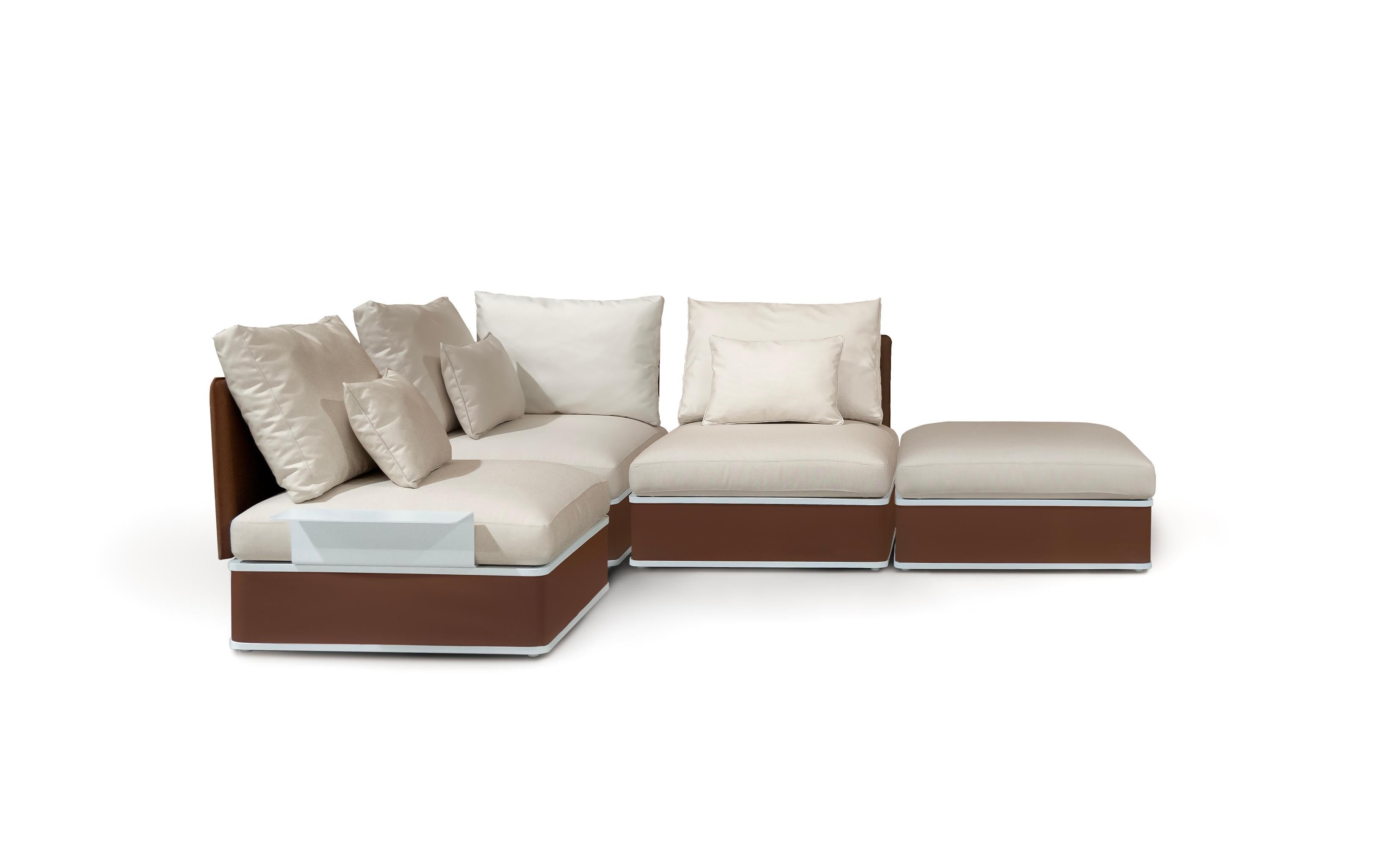https://a.1stdibscdn.com/modular-outdoor-sofa-with-white-frame-and-navy-accents-for-sale-picture-3/f_56702/f_425067921773747788568/modular_sofa_for_outdoor_myface_3__master.jpg