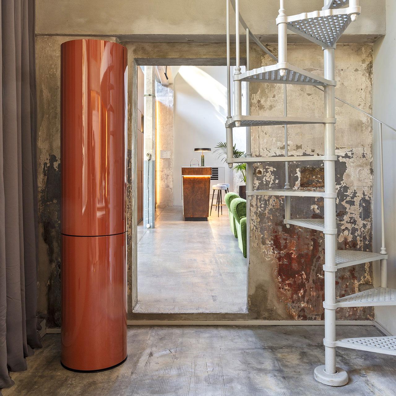 https://a.1stdibscdn.com/storage-unit-coloumn-mogg-la-dori-glossy-lacquered-for-sale-picture-9/f_105752/f_480495121766087599478/mogg_storage_la_dori_08_1_master.jpg