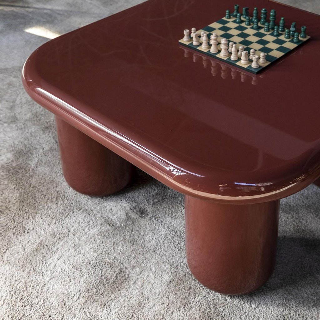 https://a.1stdibscdn.com/coffee-table-mogg-bilbao-glossy-lacquered-15070-cm-5905d-2756-inch-for-sale-picture-4/f_105752/f_479849121765656008493/mogg_table_BILBAO_08_master.jpg