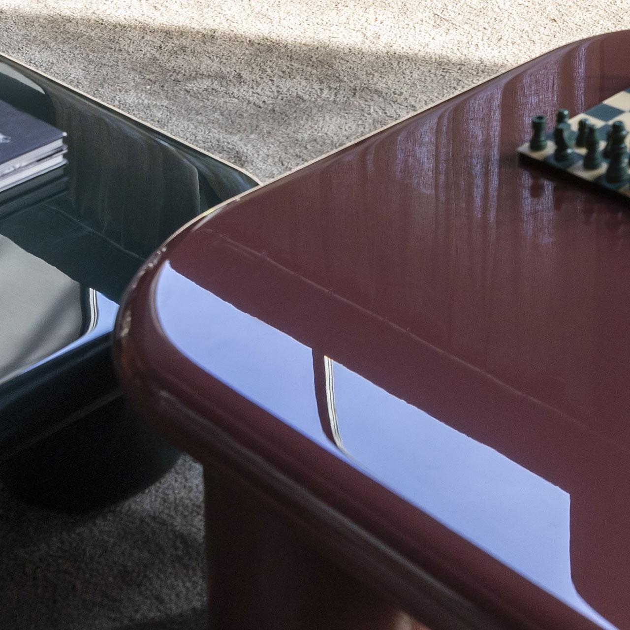 https://a.1stdibscdn.com/coffee-table-mogg-bilbao-glossy-lacquered-120120-cm-472d-472-inch-for-sale-picture-6/f_105752/f_479847021765652950346/mogg_table_BILBAO_12_master.jpg