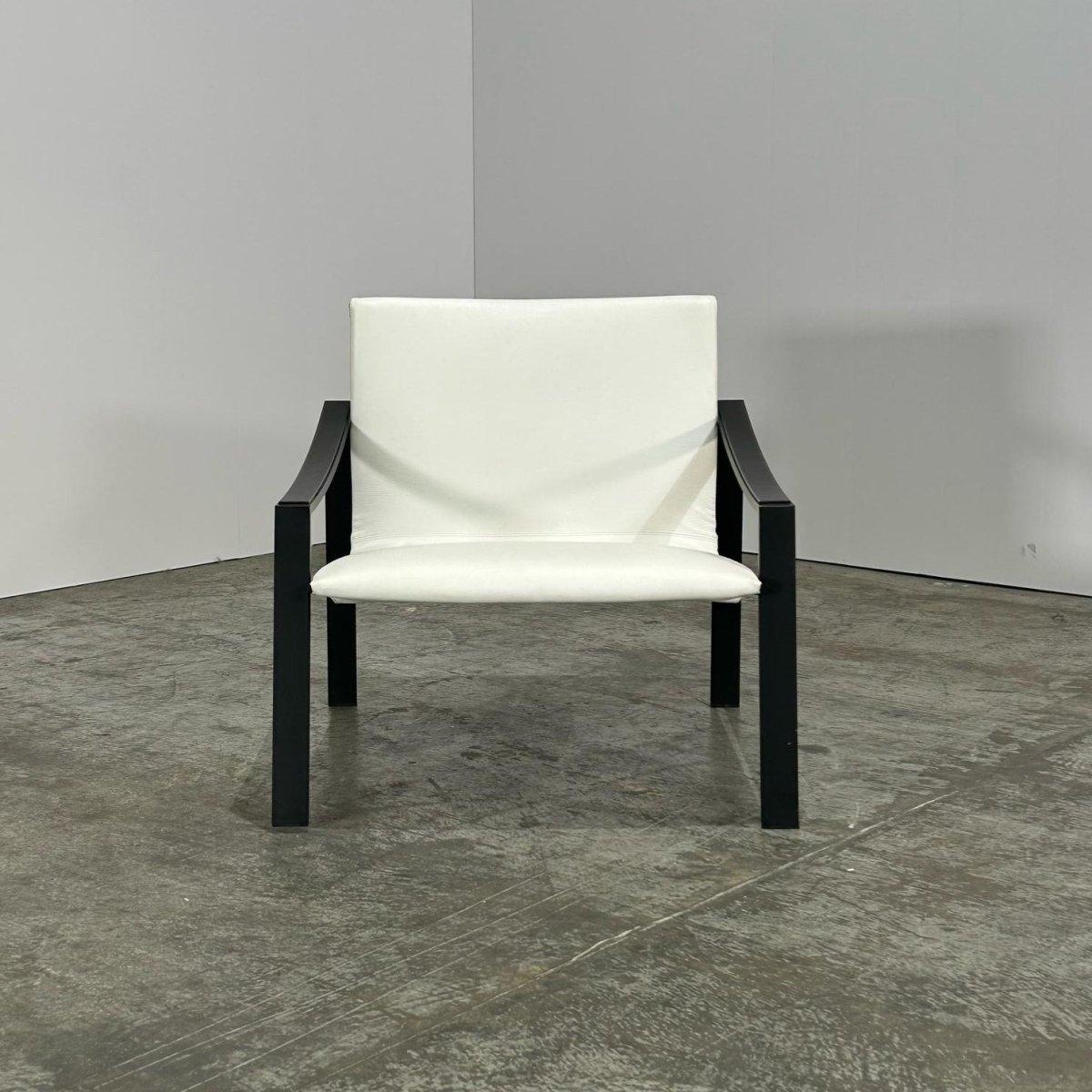 https://a.1stdibscdn.com/molteni-c-allure-armchair-by-matteo-nunziati-for-sale-picture-3/f_45102/f_449435421746802210494/moltenic_allure_armchair_by_matteo_nunziati_moltenic_191092_master.jpg