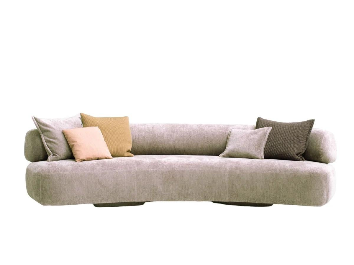 https://a.1stdibscdn.com/moroso-gogan-sofa-by-patricia-urquiola-for-sale-picture-5/f_16392/f_466908721758099526530/moroso_gogan_003_master.jpg