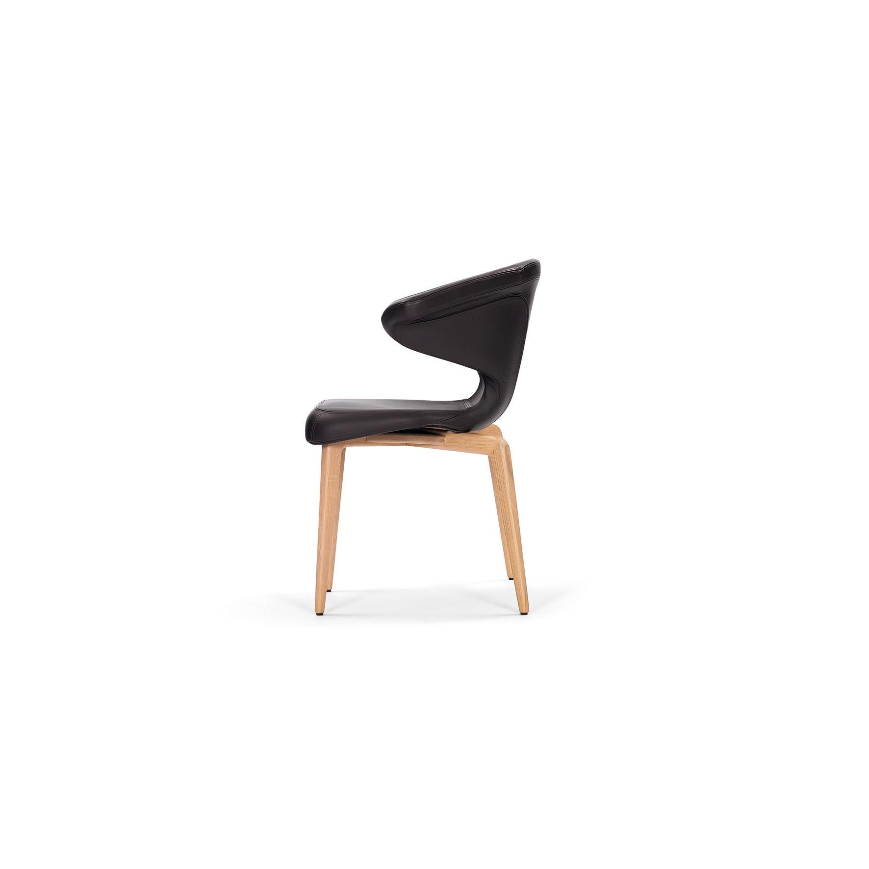 https://a.1stdibscdn.com/classicon-munich-armchair-in-leather-with-oak-by-sauerbruch-hutton-for-sale-picture-2/12330573/f_138508711551433462930/munich_armchair_oak_leather_side_master.jpg