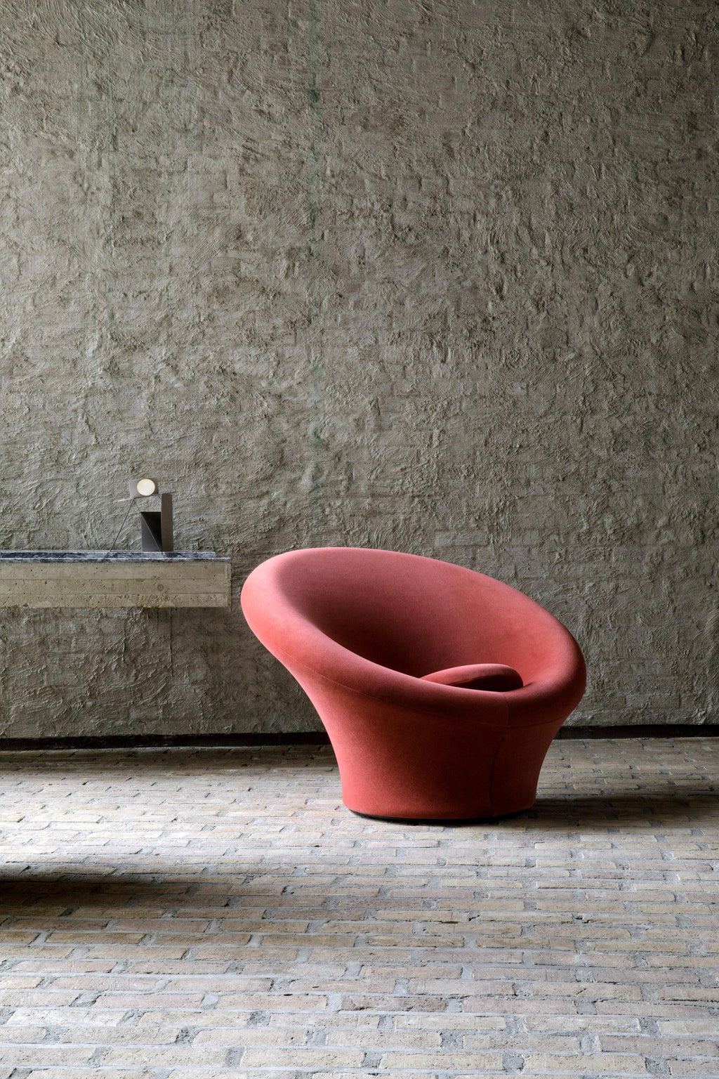 https://a.1stdibscdn.com/customizable-artifort-mushroom-lounge-chair-by-pierre-paulin-for-sale-picture-11/f_44642/f_142628711667171757576/mushroom_armchair_ambient_01_fam_g_arcit18_master.jpg