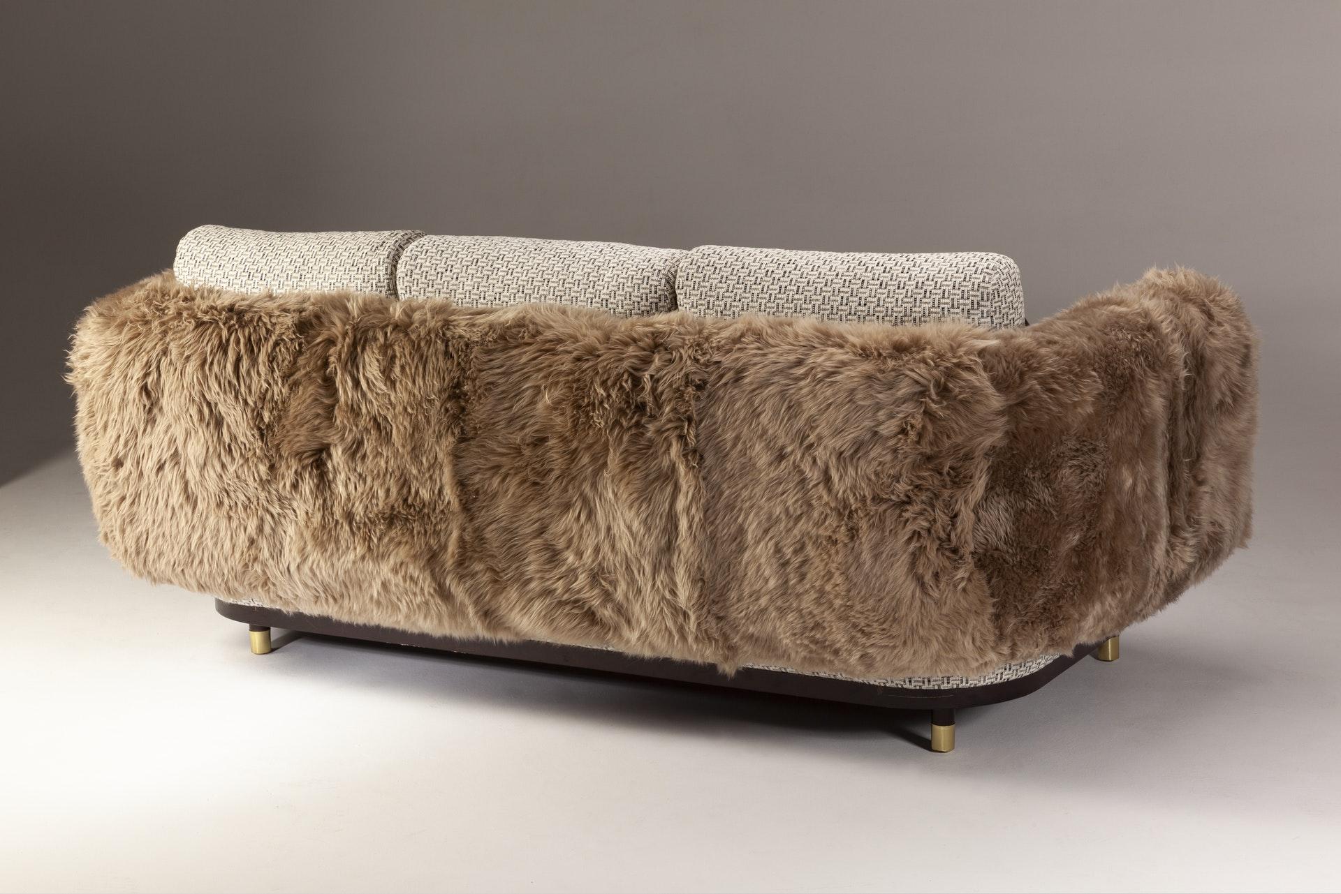 https://a.1stdibscdn.com/sofa-settee-with-weaved-texture-and-lamb-fur-single-man-for-sale-picture-3/f_54242/f_215003021605874282263/n9xvukjb0on1auhoknqot_master.jpg