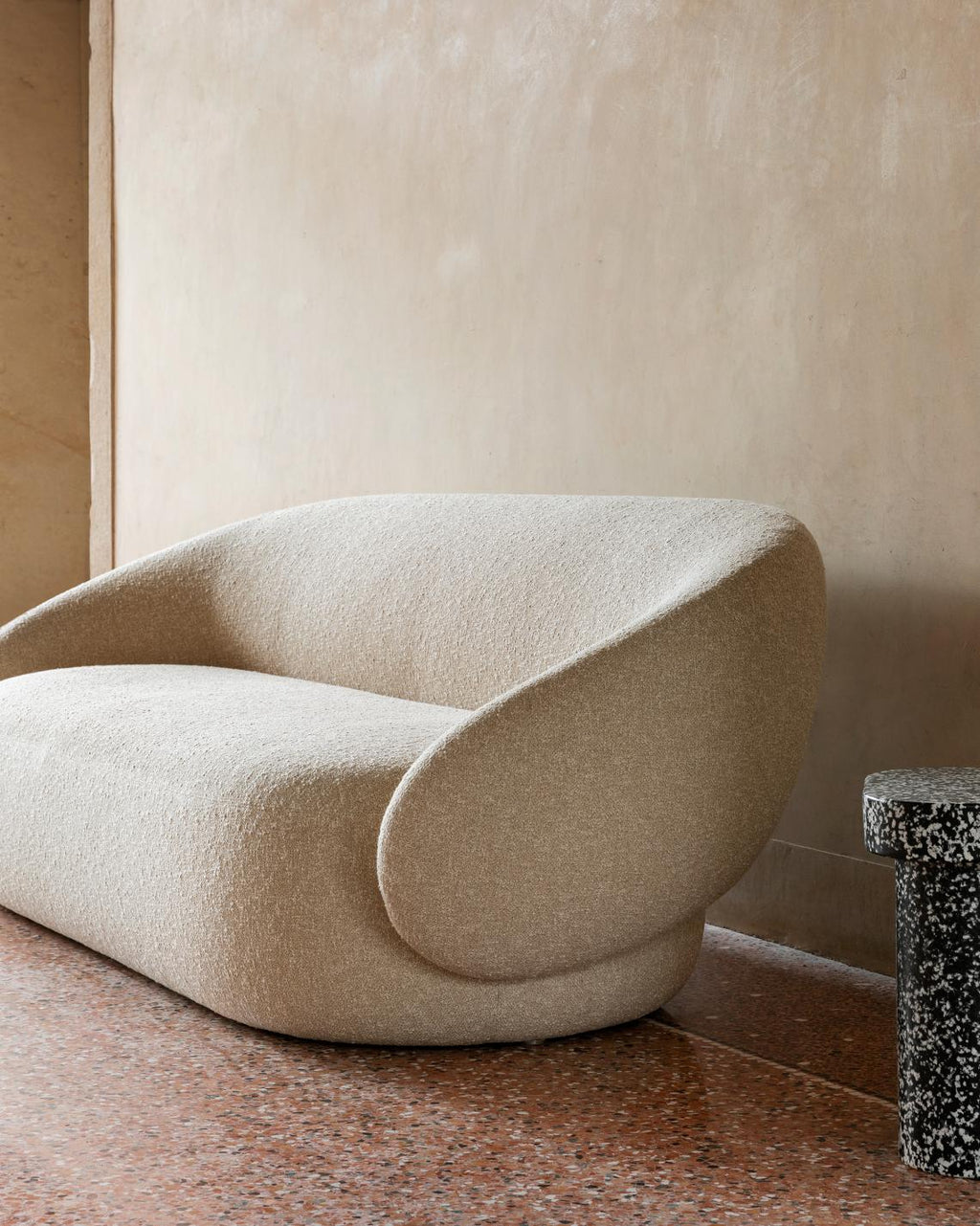 https://a.1stdibscdn.com/miniforms-nebulone-sofa-by-e-ggs-for-sale-picture-3/f_16392/f_441184121742408111203/nebulone_7637702501201228_master.jpg