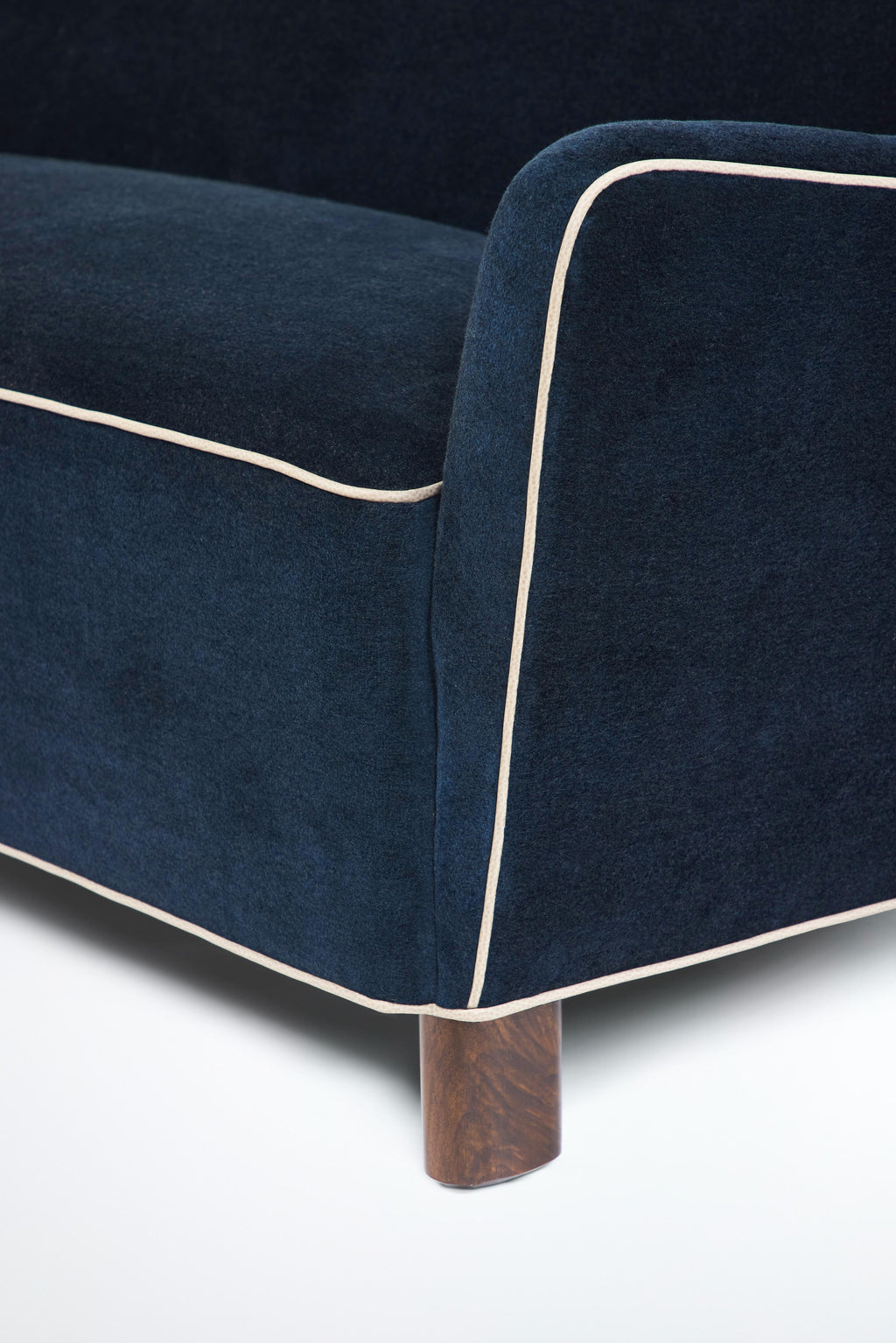 https://a.1stdibscdn.com/ann-sofa-modern-curved-tight-back-and-seat-by-martin-and-brockett-for-sale-picture-7/f_50711/f_411556921724281587287/new_upholstery_edited_40_master.jpg