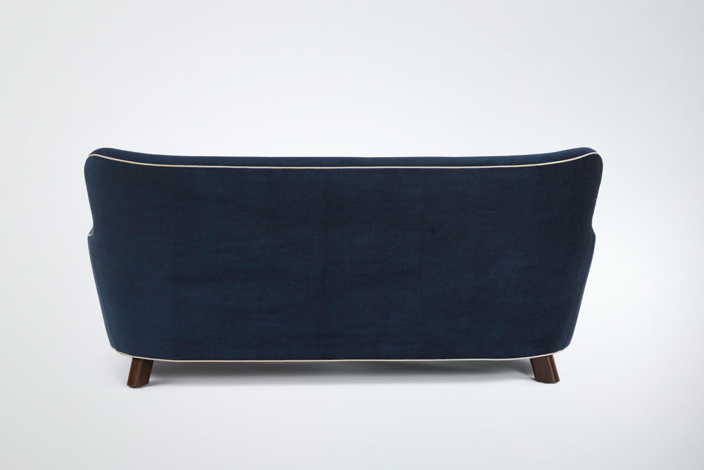 https://a.1stdibscdn.com/ann-sofa-modern-curved-tight-back-and-seat-by-martin-and-brockett-for-sale-picture-3/f_50711/f_411556921724281587553/new_upholstery_edited_67_master.jpg