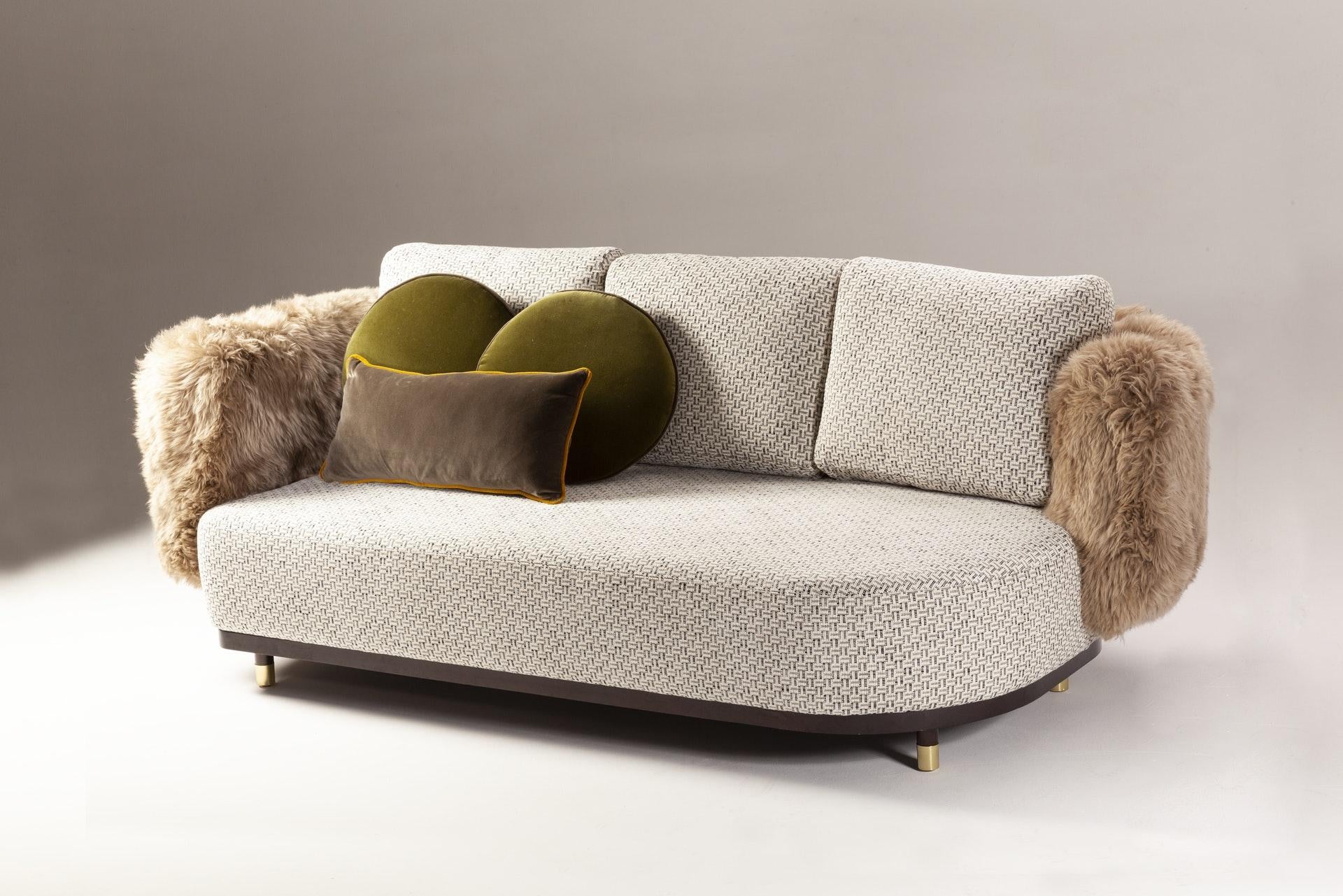 https://a.1stdibscdn.com/sofa-settee-with-weaved-texture-and-lamb-fur-single-man-for-sale-picture-2/f_54242/f_215003021605874282017/nuk1q8pumbnrpyw5knrpk_master.jpg