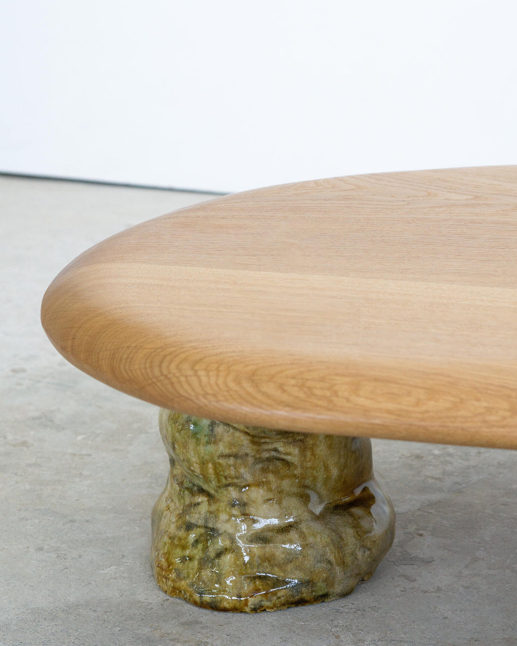 https://a.1stdibscdn.com/sculptural-coffee-table-white-oak-glazed-ceramic-for-sale-picture-13/f_90922/f_485405821769544150450/oak_ceramic_coffee_table_knysch_08_master.jpg