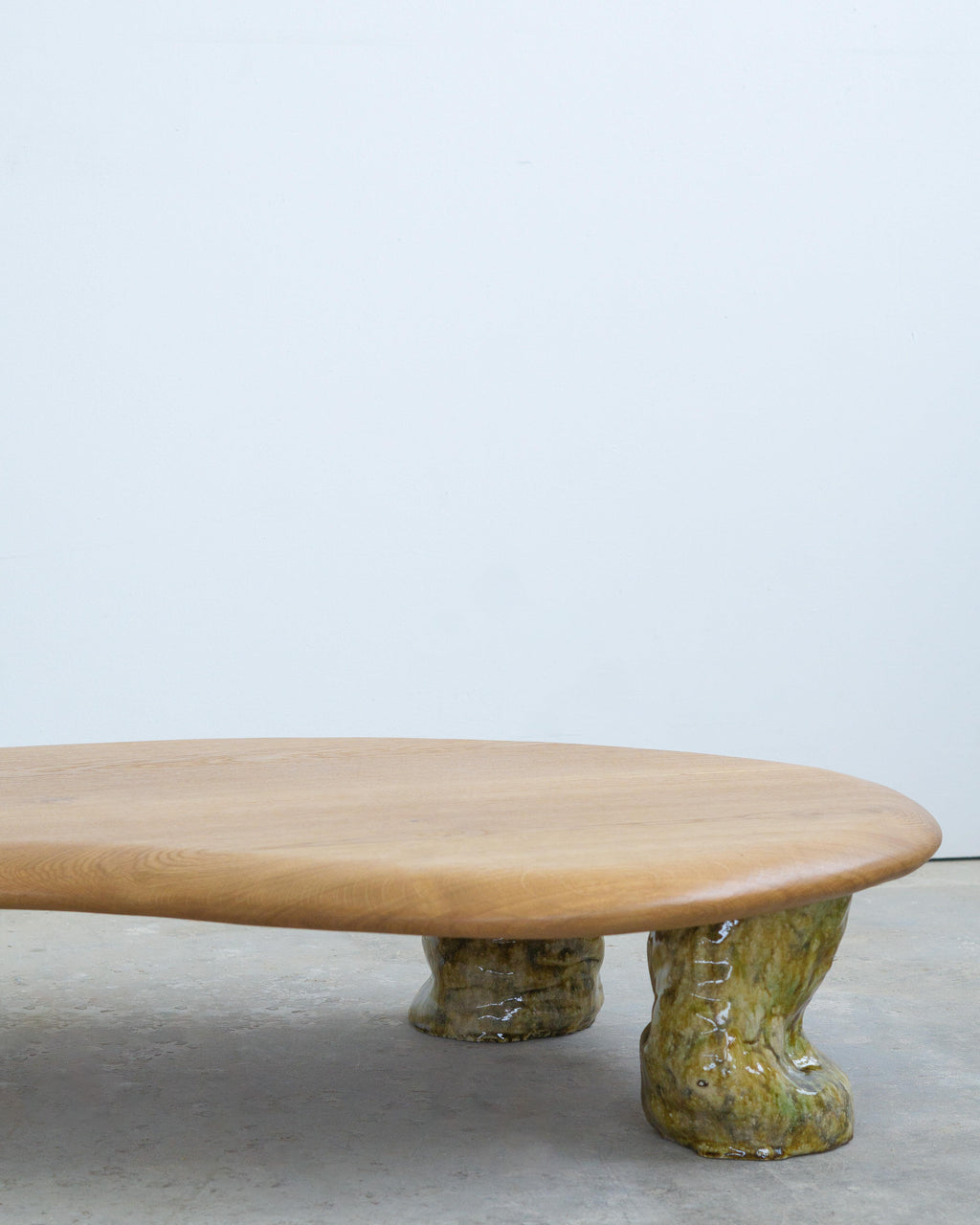 https://a.1stdibscdn.com/sculptural-coffee-table-white-oak-glazed-ceramic-for-sale-picture-11/f_90922/f_485405821769544150724/oak_ceramic_coffee_table_knysch_10_master.jpg