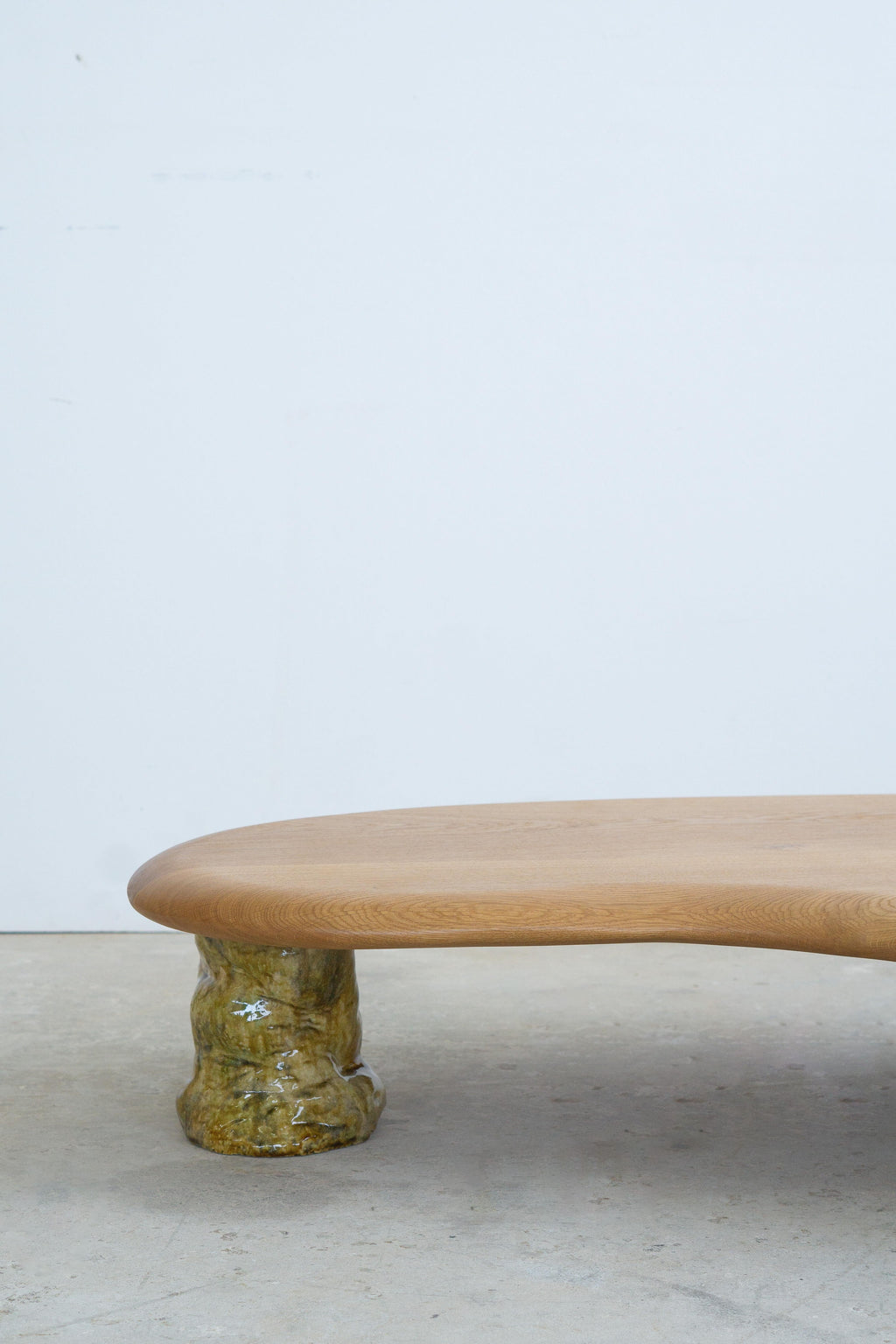 https://a.1stdibscdn.com/sculptural-coffee-table-white-oak-glazed-ceramic-for-sale-picture-12/f_90922/f_485405821769544151398/oak_ceramic_coffee_table_knysch_11_master.jpg