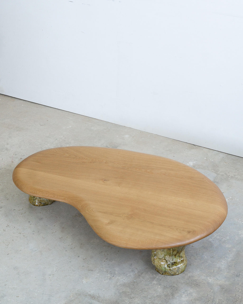 https://a.1stdibscdn.com/sculptural-coffee-table-white-oak-glazed-ceramic-for-sale-picture-4/f_90922/f_485405821769544153694/oak_ceramic_coffee_table_knysch_13_master.jpg