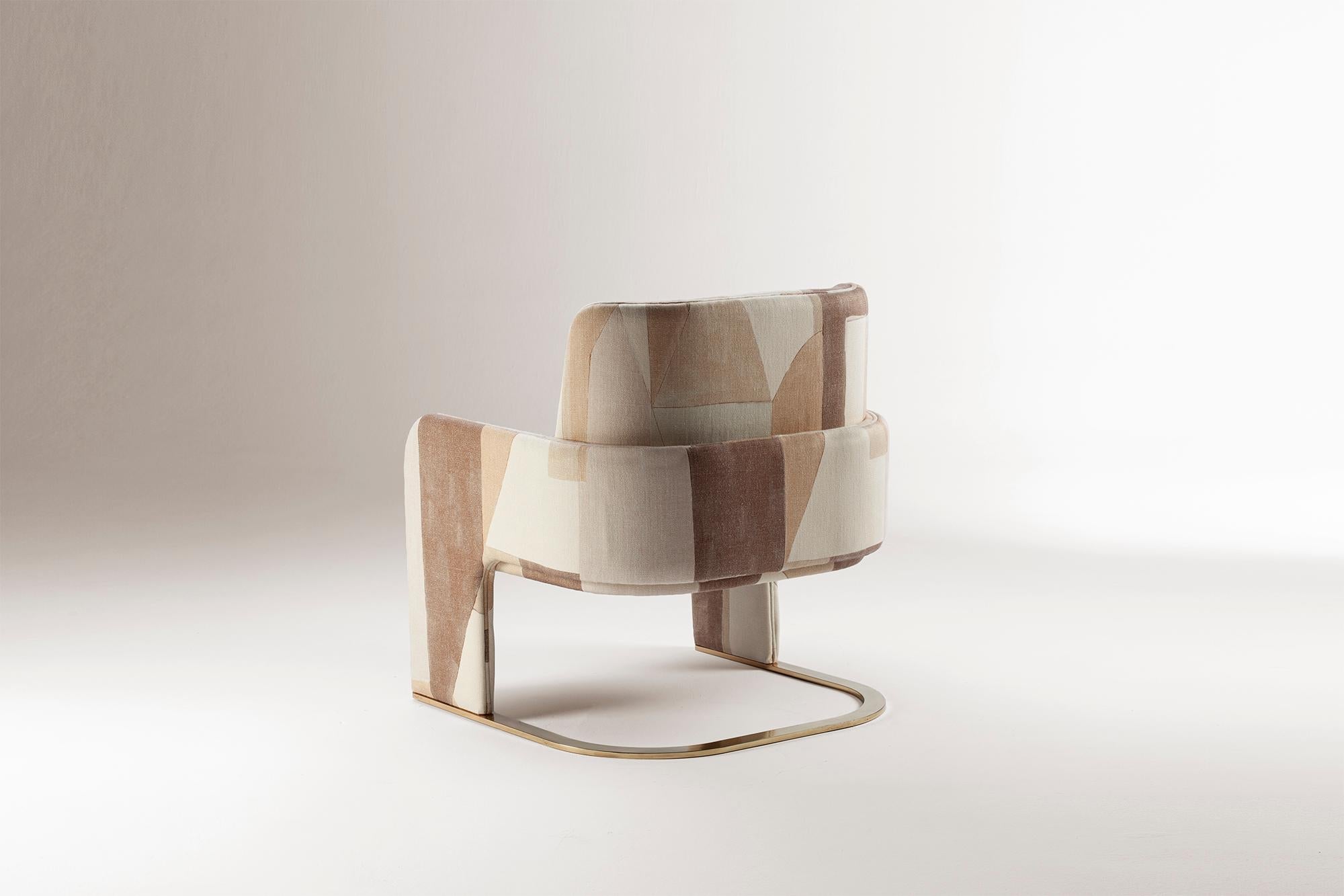 https://a.1stdibscdn.com/armchair-odisseia-with-kelly-wearstlers-district-fabric-and-brass-for-sale-picture-4/f_54242/f_241249321623422319690/odisseia_armchair_back_1__master.jpg