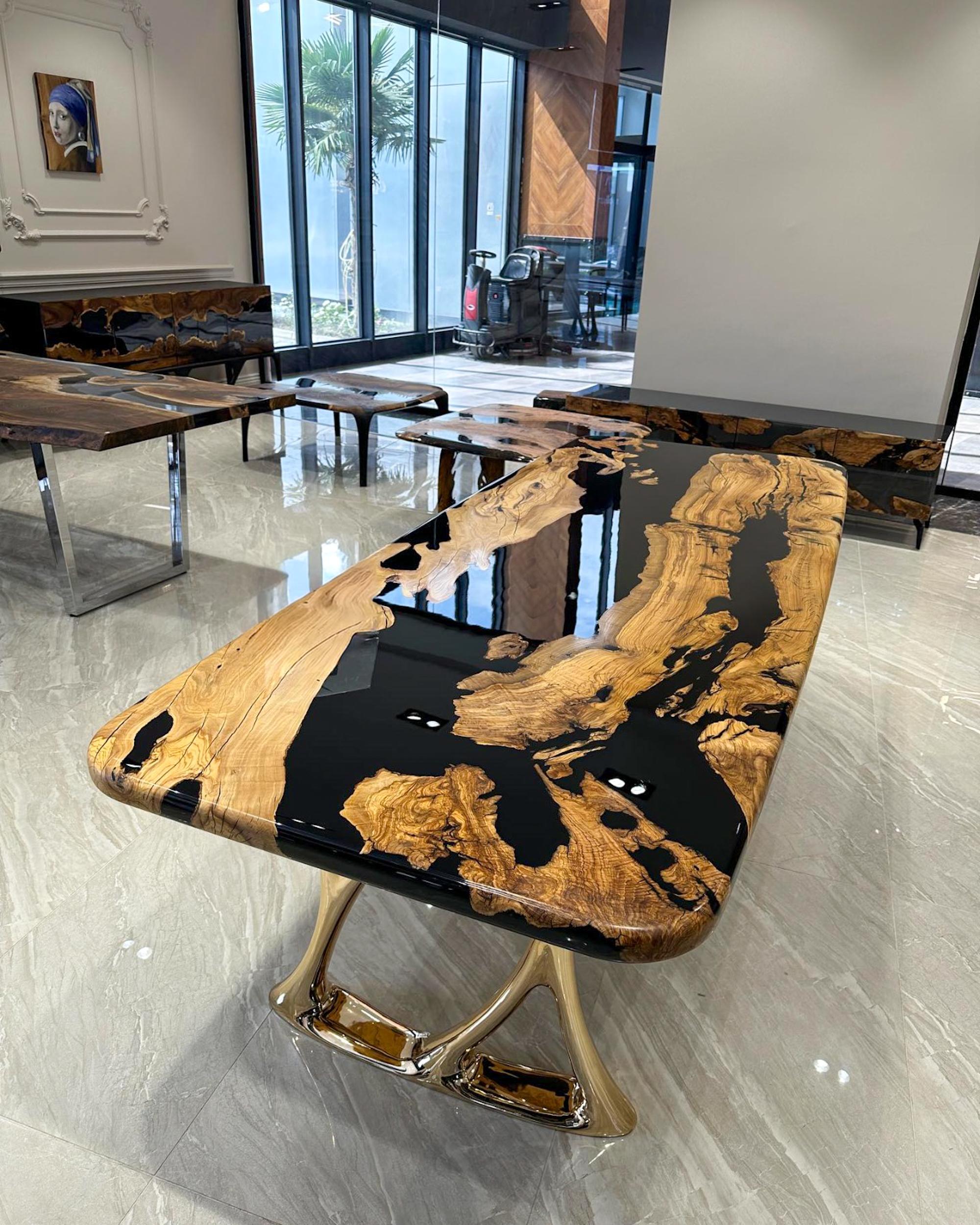 https://a.1stdibscdn.com/custom-live-edge-olive-wood-crystal-clear-epoxy-resin-dining-table-for-sale-picture-3/f_91932/f_495753821775653107662/olive_wood_epoxy_table_4_master.jpg