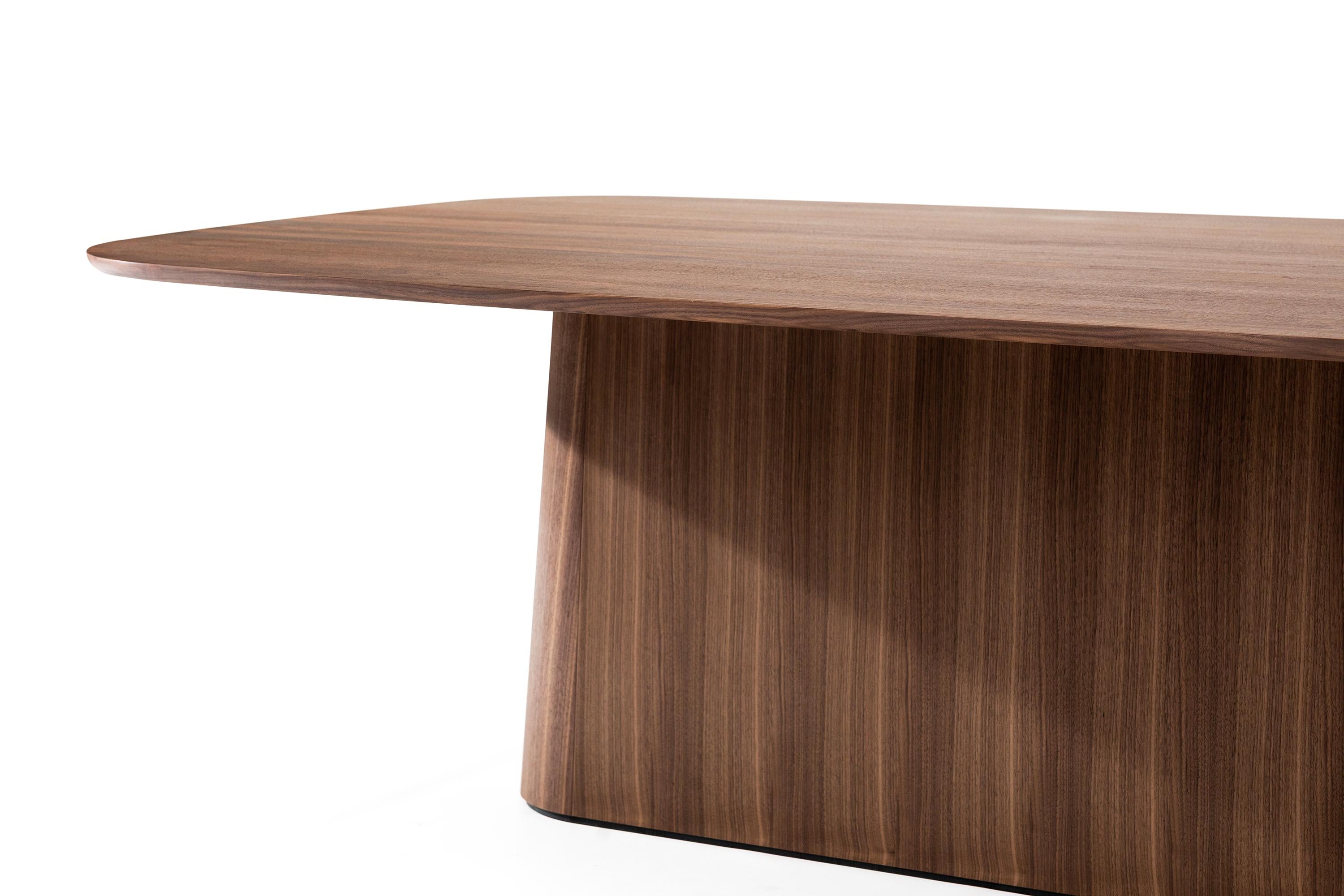 https://a.1stdibscdn.com/contemporary-dining-table-pov-467-solid-oak-or-walnut-300-for-sale-picture-4/f_31233/f_274714221645442326880/p_o_v_americal_walnut_oil_spherical_130x260cm_radius_edge_19__master.jpg