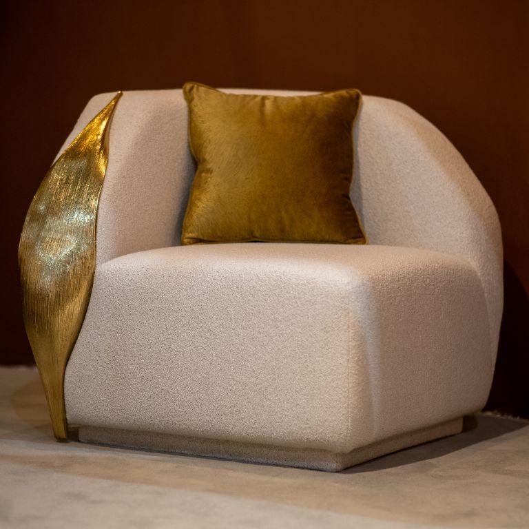 https://a.1stdibscdn.com/palm-sofa-elegant-organic-sofa-in-soft-white-fabric-with-brass-finish-for-sale-picture-15/f_84862/f_490045621772193333233/palm_sofa_15__master.jpg