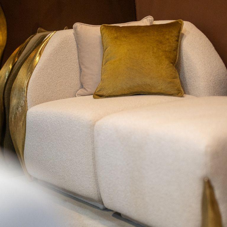 https://a.1stdibscdn.com/palm-sofa-elegant-organic-sofa-in-soft-white-fabric-with-brass-finish-for-sale-picture-17/f_84862/f_490045621772193333381/palm_sofa_17__master.jpg