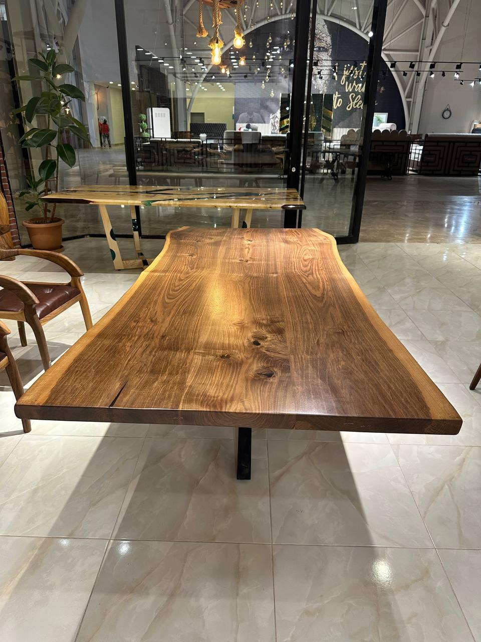 https://a.1stdibscdn.com/live-edge-walnut-massive-wooden-handmade-custom-dining-table-for-sale-picture-7/f_91932/f_403876721719588111233/photo1719585713_15__master.jpeg