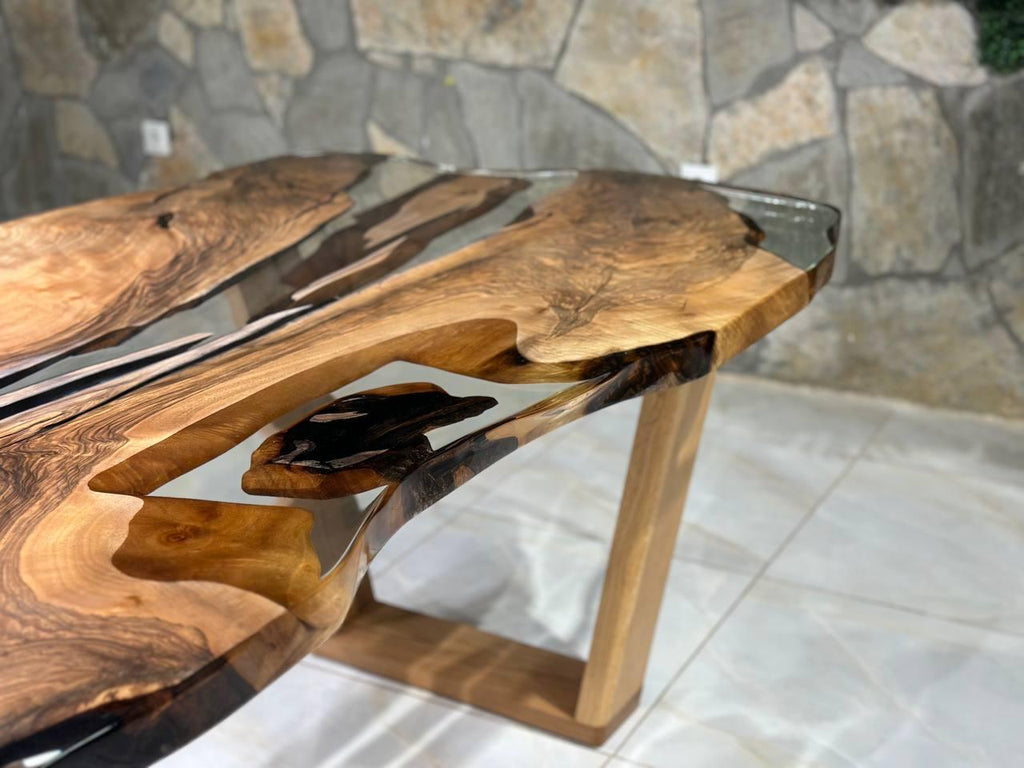https://a.1stdibscdn.com/ultra-clear-resin-live-edge-walnut-wood-epoxy-dining-table-for-sale-picture-4/f_91932/f_403873021719586316393/photo1719585948_10__master.jpeg