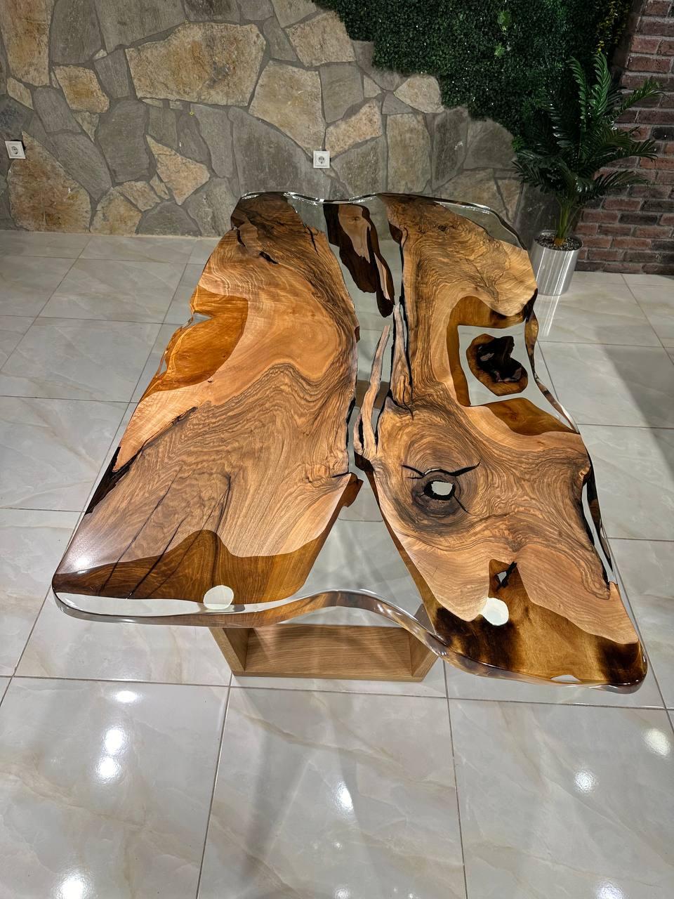 https://a.1stdibscdn.com/ultra-clear-resin-live-edge-walnut-wood-epoxy-dining-table-for-sale-picture-6/f_91932/f_403873021719586329811/photo1719585948_6__master.jpeg