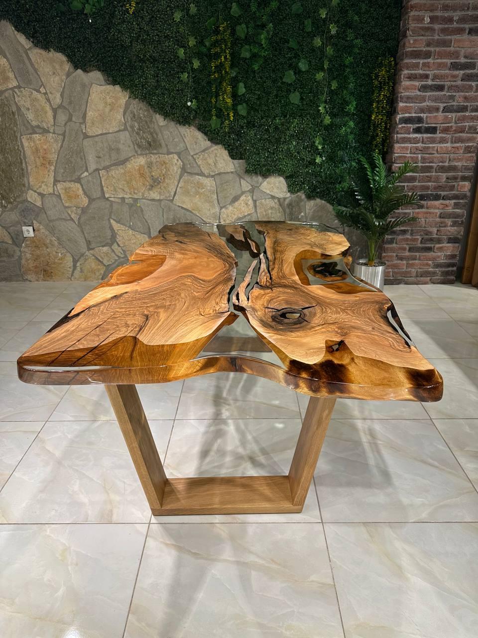 https://a.1stdibscdn.com/ultra-clear-resin-live-edge-walnut-wood-epoxy-dining-table-for-sale-picture-3/f_91932/f_403873021719586329804/photo1719585948_9__master.jpeg
