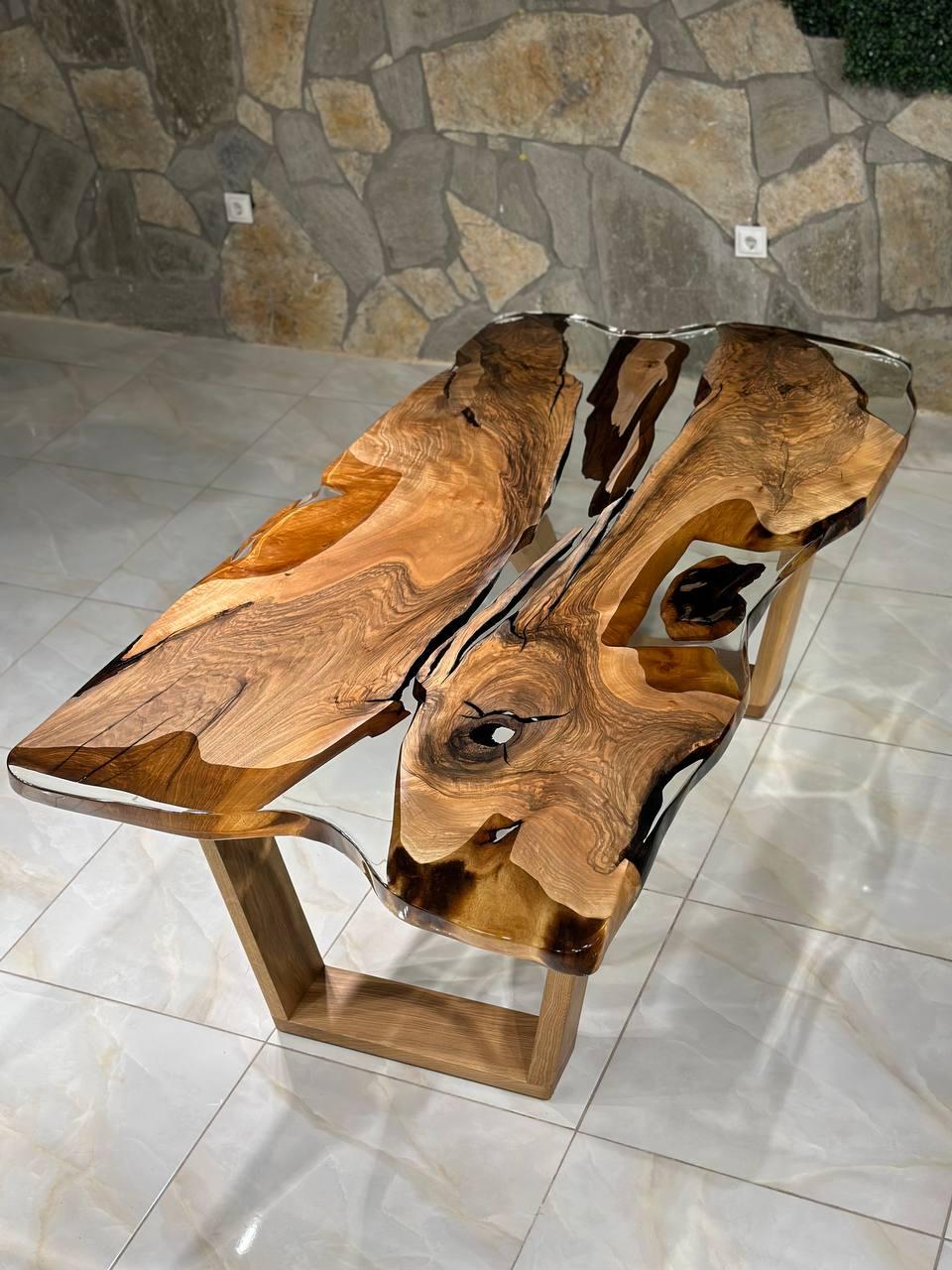 https://a.1stdibscdn.com/ultra-clear-resin-live-edge-walnut-wood-epoxy-dining-table-for-sale-picture-9/f_91932/f_403873021719586333640/photo1719585948_master.jpeg