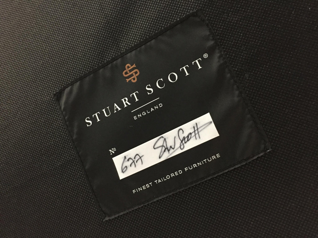 https://a.1stdibscdn.com/contemporary-adoni-obsidian-sofa-in-100-british-black-leather-and-natural-wax-for-sale-picture-4/f_27813/f_144947221556188190323/photo_3__master.jpg