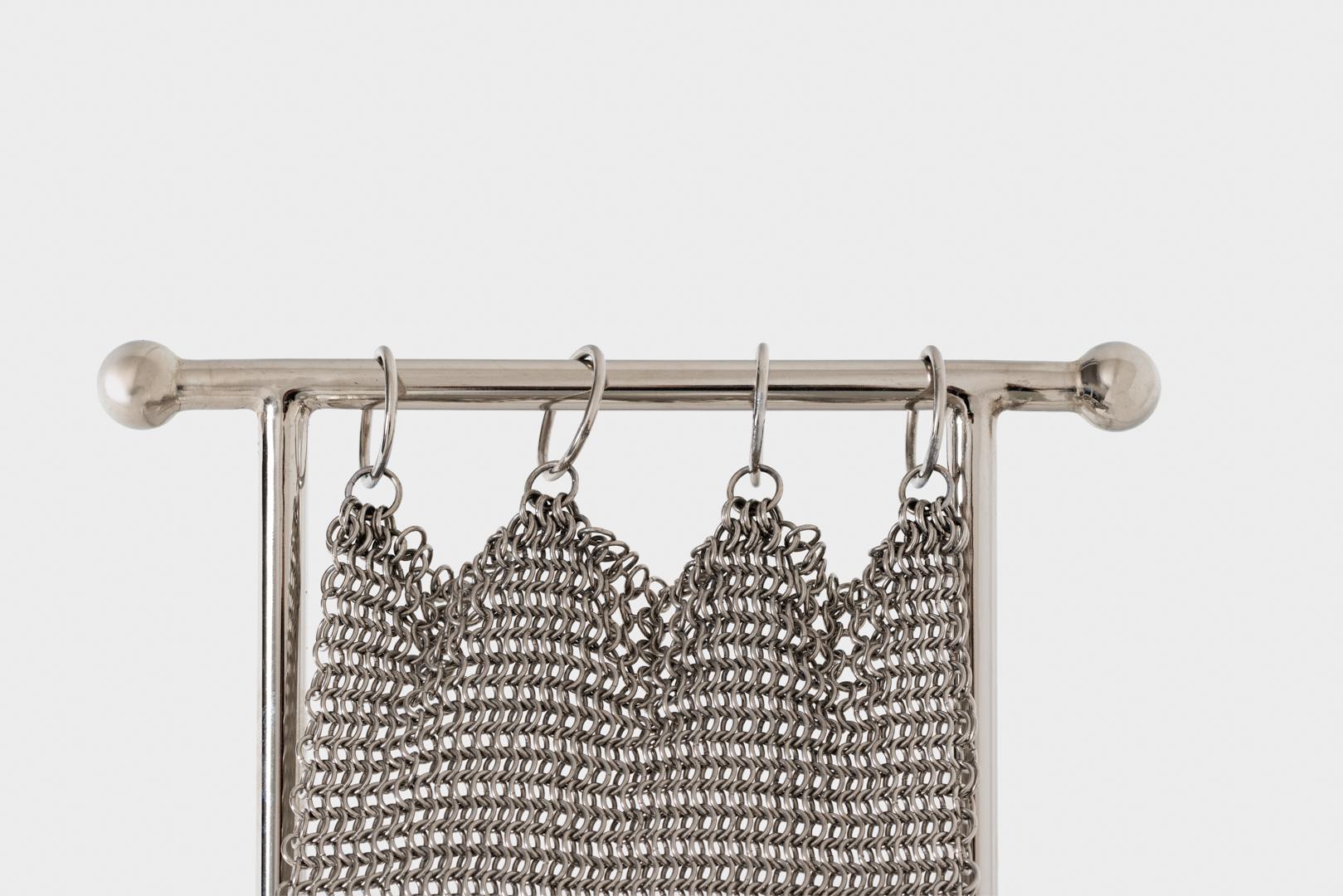 https://a.1stdibscdn.com/chainmail-chair-in-nickel-plated-steel-and-flexible-mesh-by-panorammma-for-sale-picture-5/f_104662/f_469366321759741170264/_piercarloquecchia_dsl_studio_DSC5628_Modifica_master.jpg
